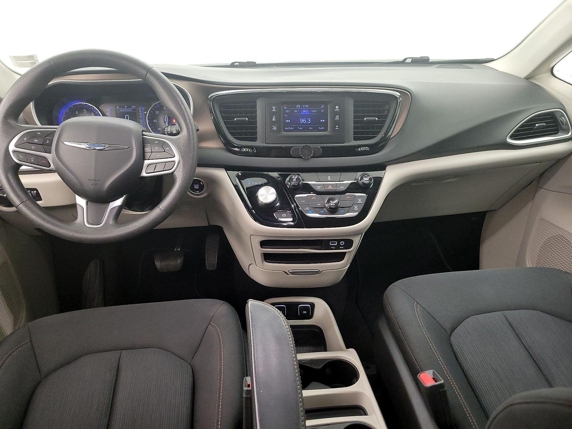 Thumbnail: 2017 Chrysler Pacifica - 9