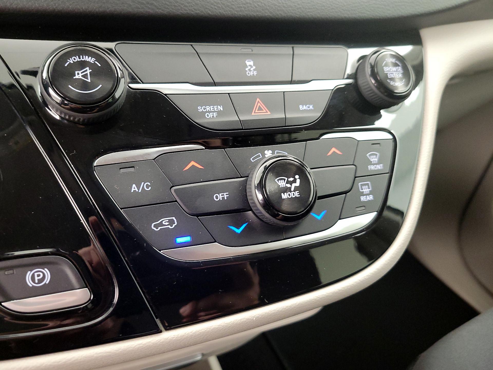 Thumbnail: 2017 Chrysler Pacifica - 16