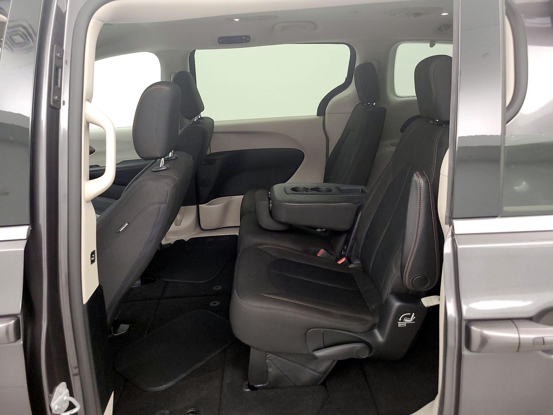Thumbnail: 2017 Chrysler Pacifica - 19