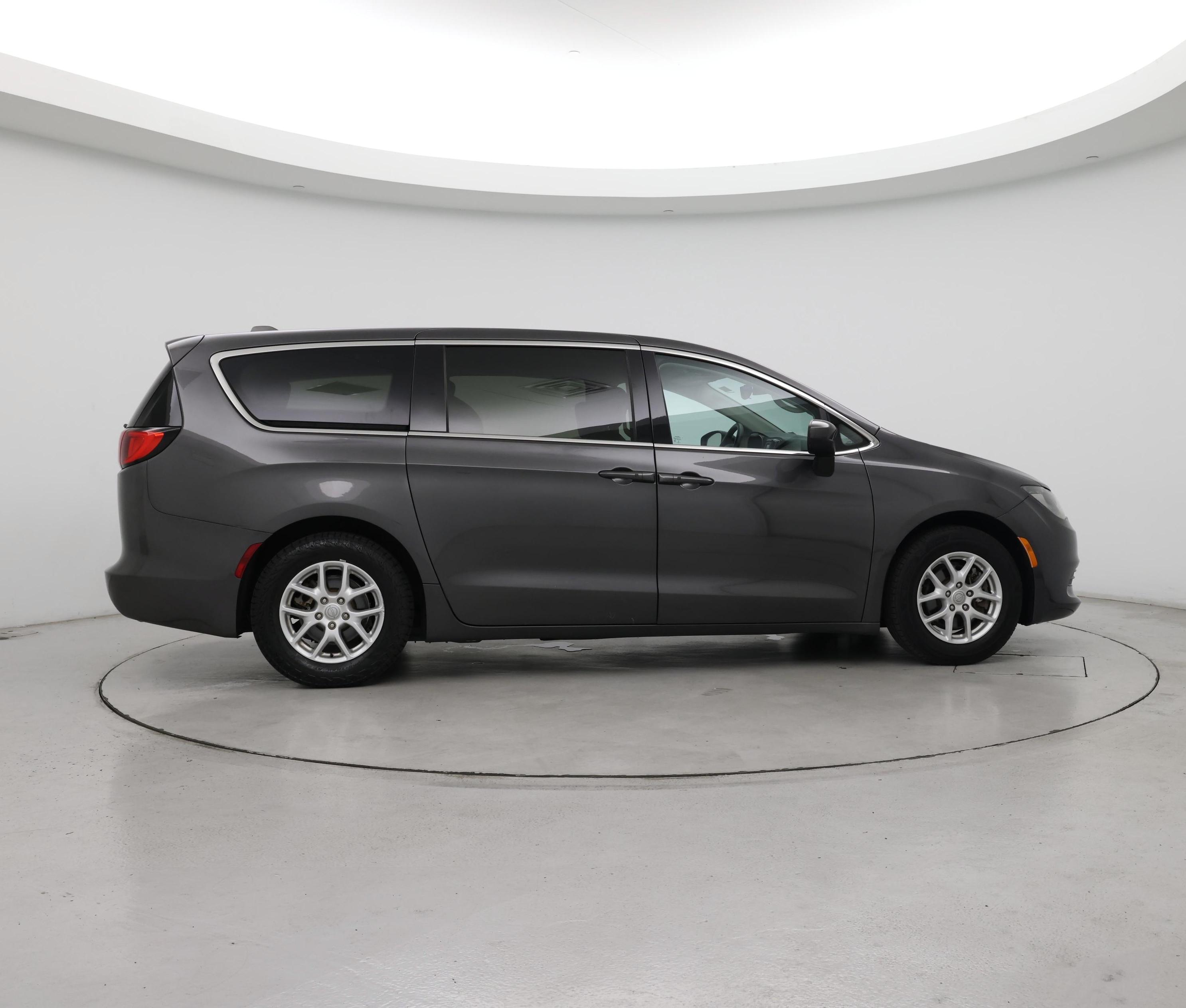 Thumbnail: 2017 Chrysler Pacifica - 7