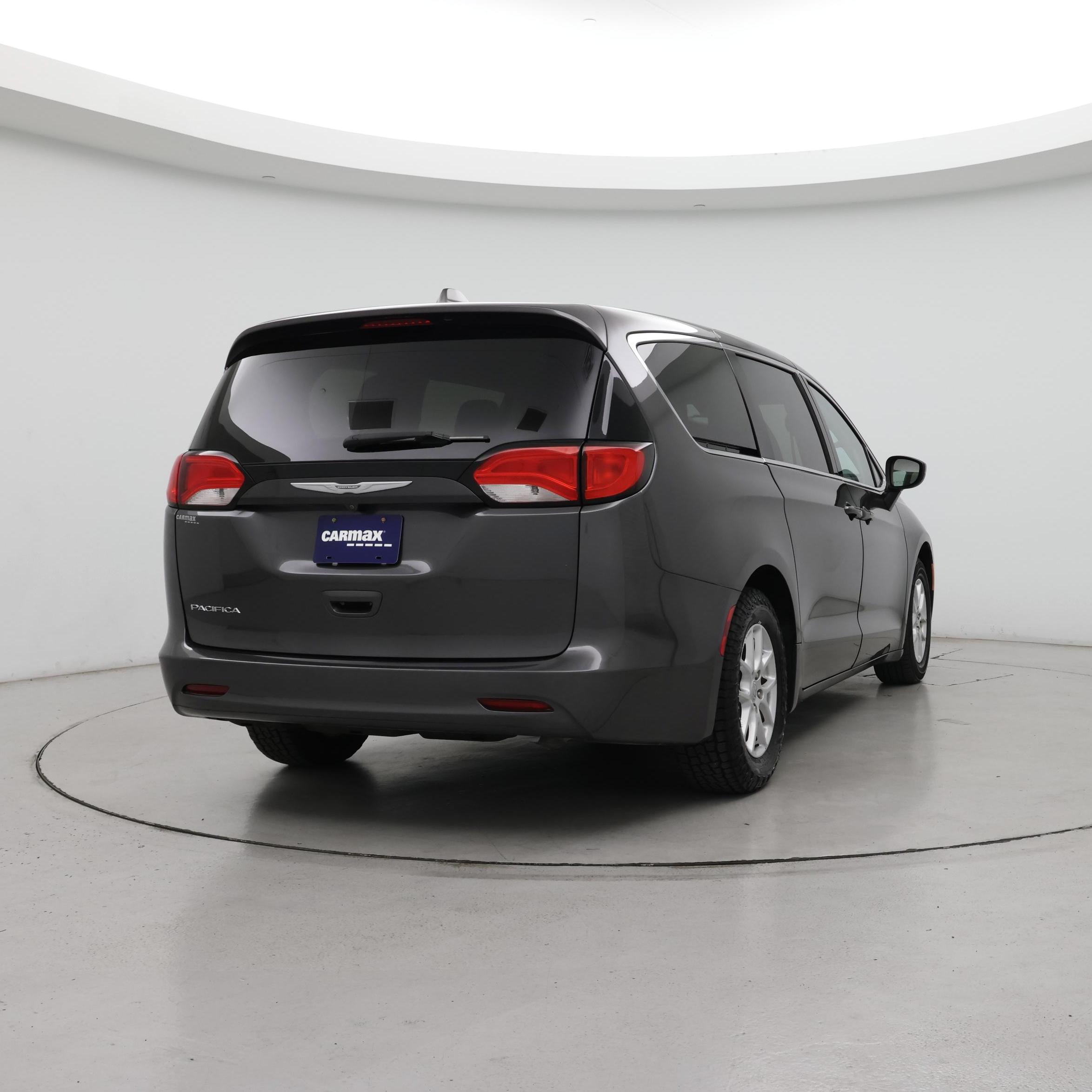 Thumbnail: 2017 Chrysler Pacifica - 8