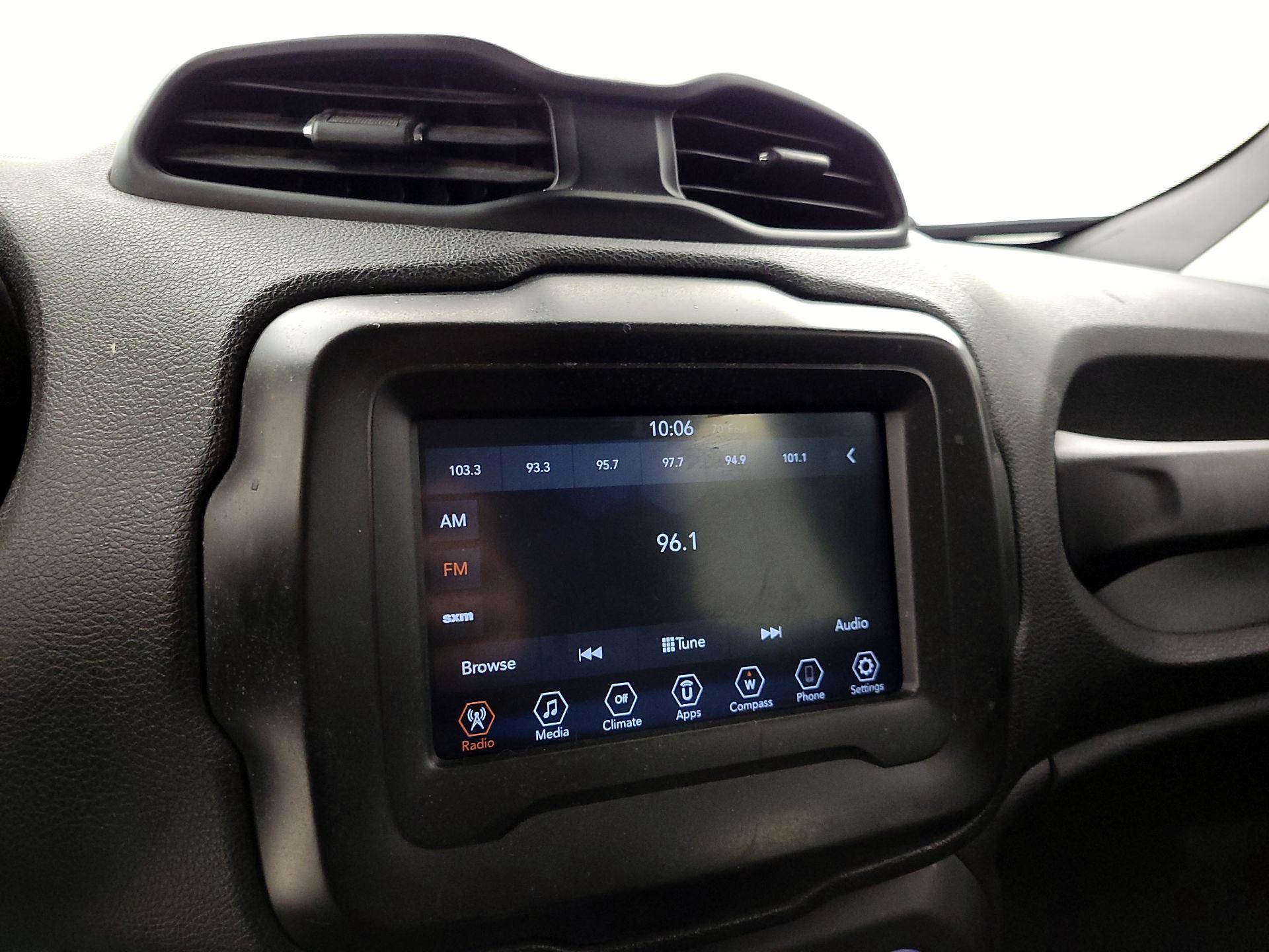 Thumbnail: 2018 Jeep Renegade - 15