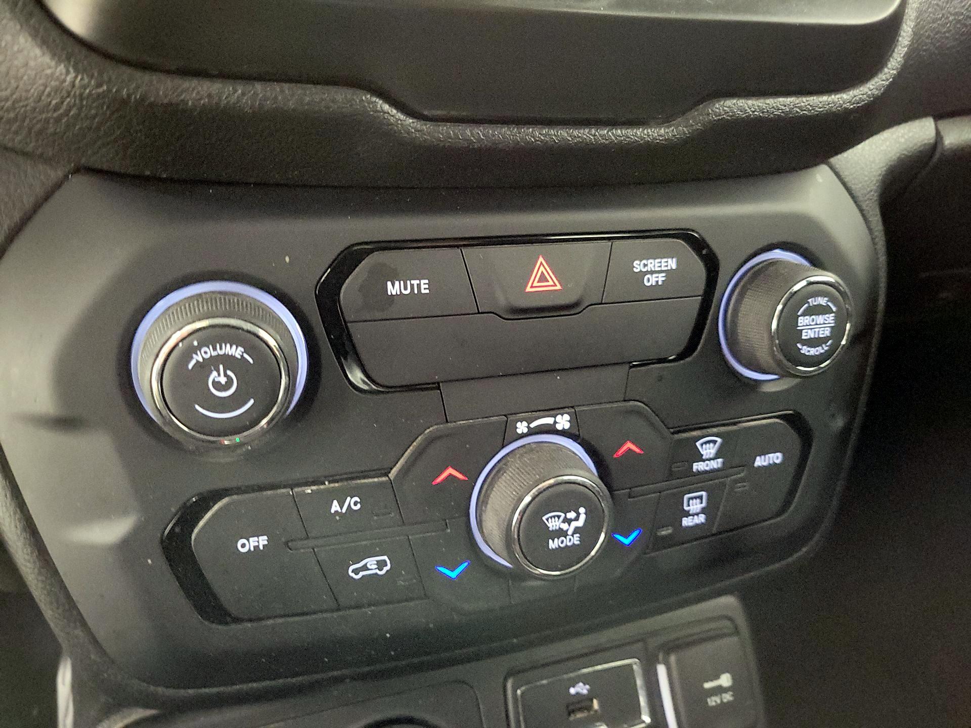 Thumbnail: 2018 Jeep Renegade - 16