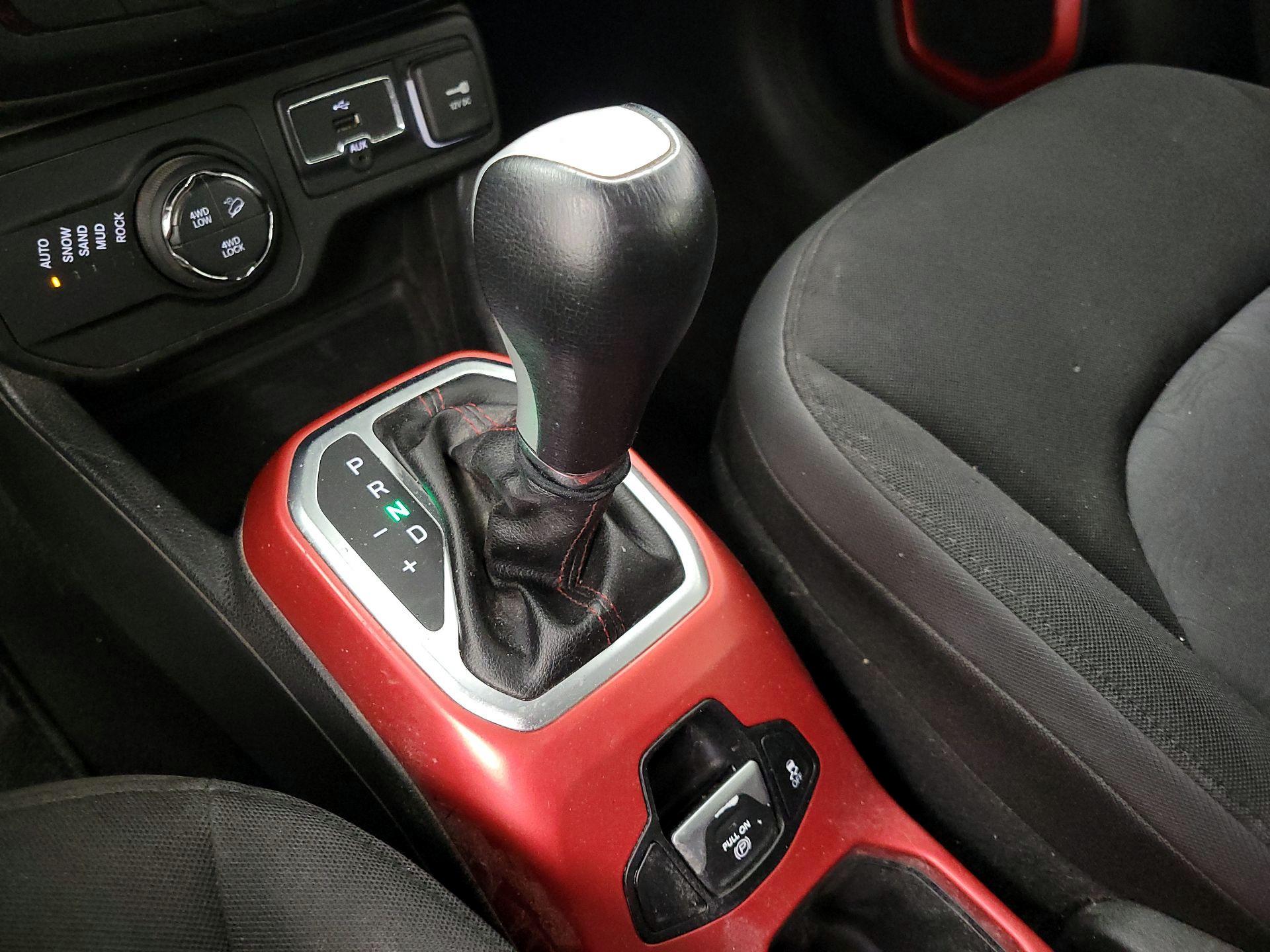 Thumbnail: 2018 Jeep Renegade - 17