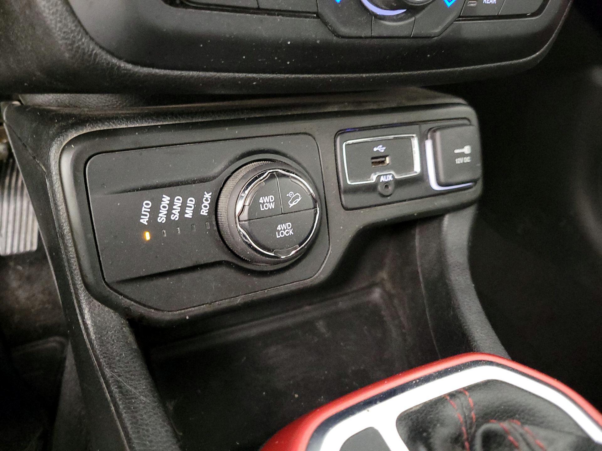 Thumbnail: 2018 Jeep Renegade - 18