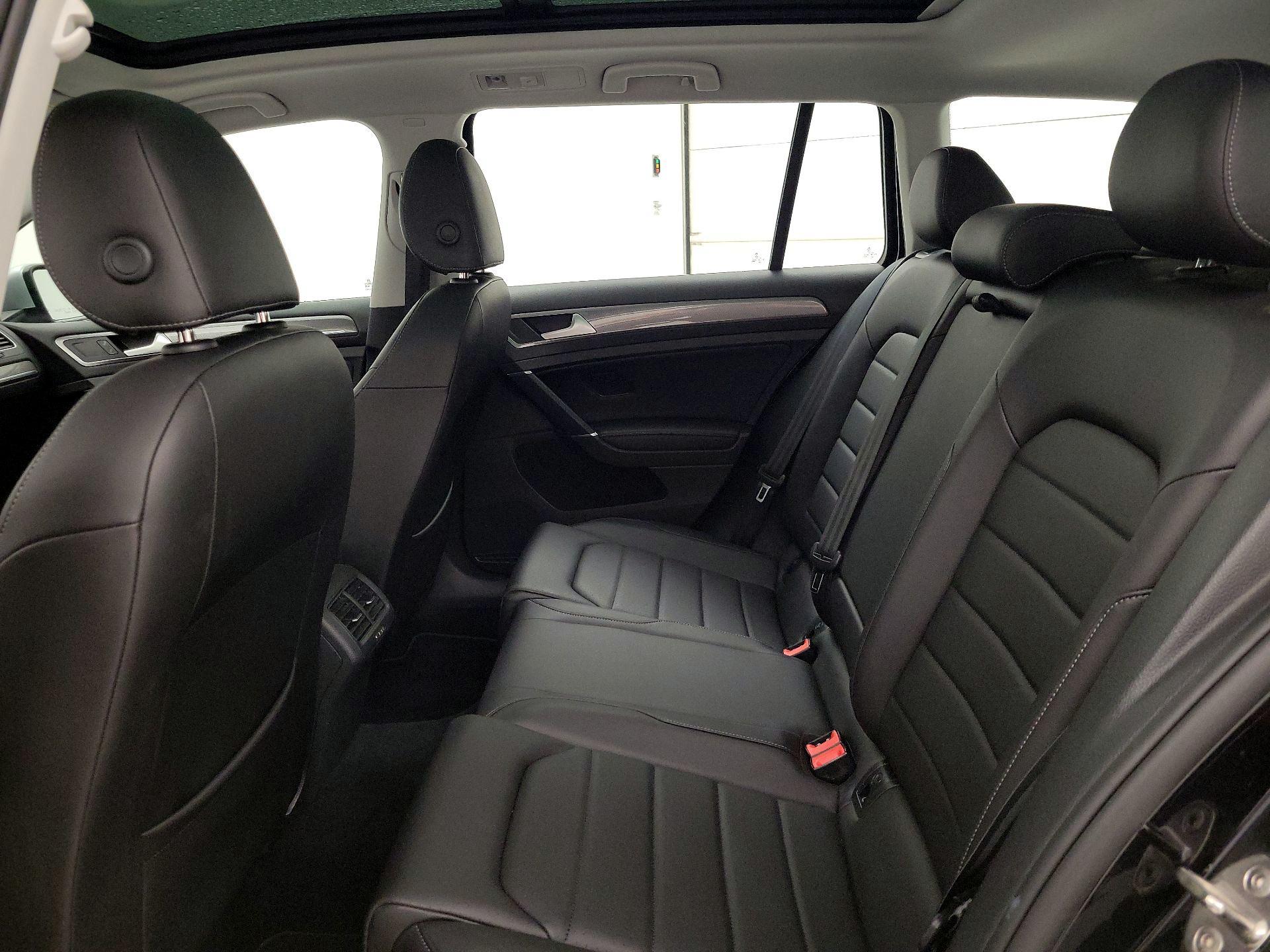 Thumbnail: 2019 Volkswagen Golf - 20