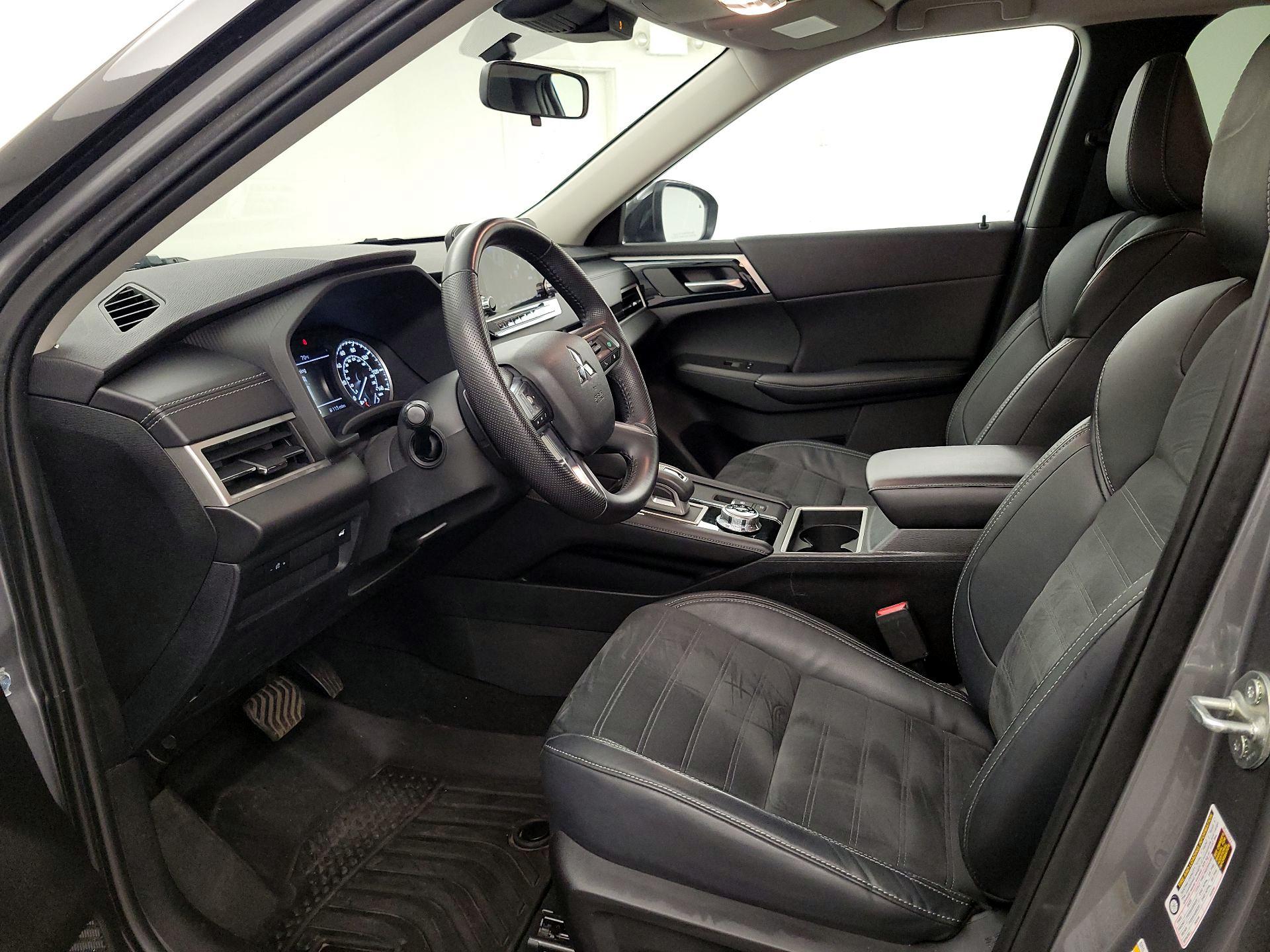 Thumbnail: 2022 Mitsubishi Outlander - 11