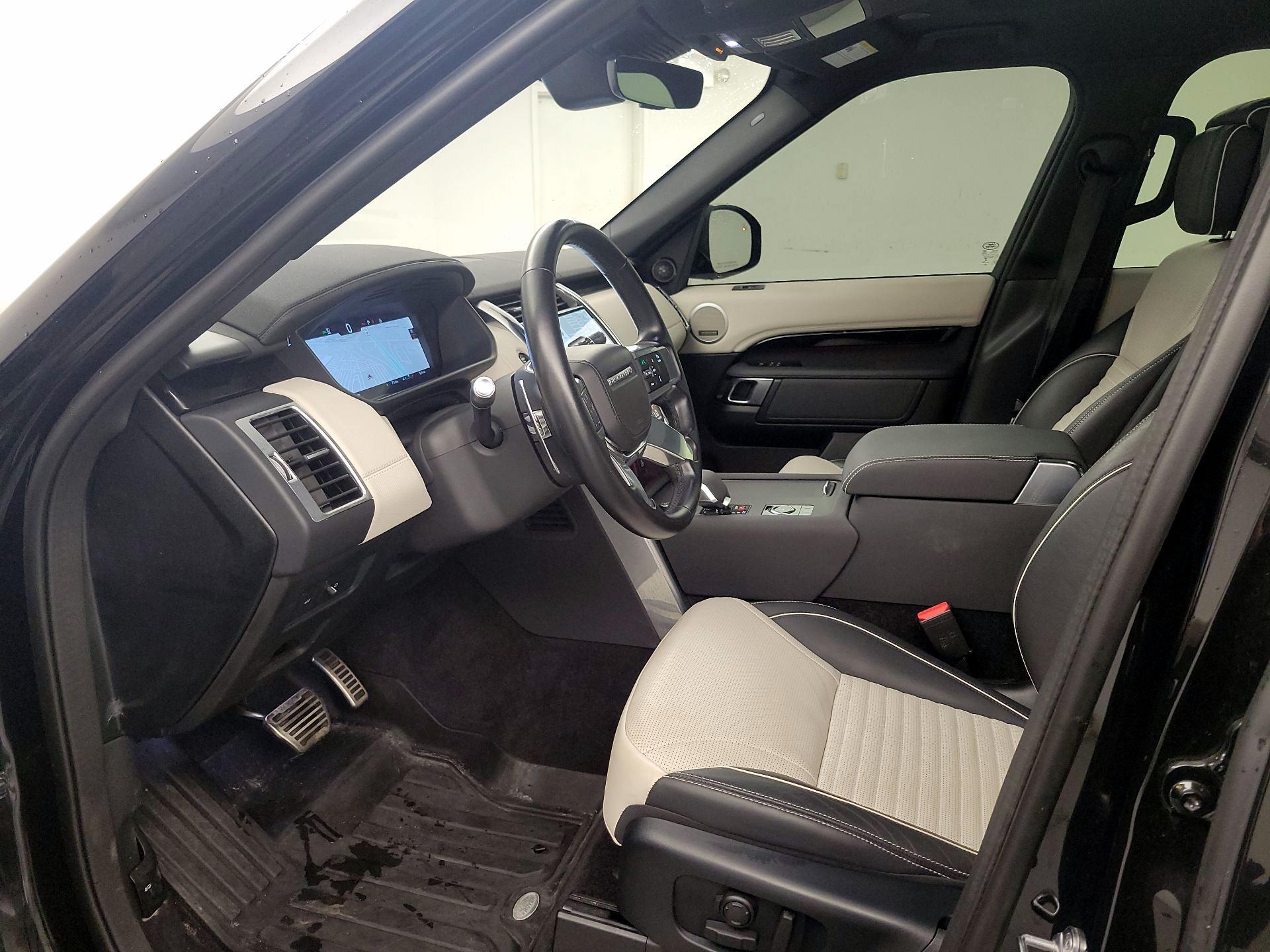 Thumbnail: 2021 Land Rover Discovery - 11