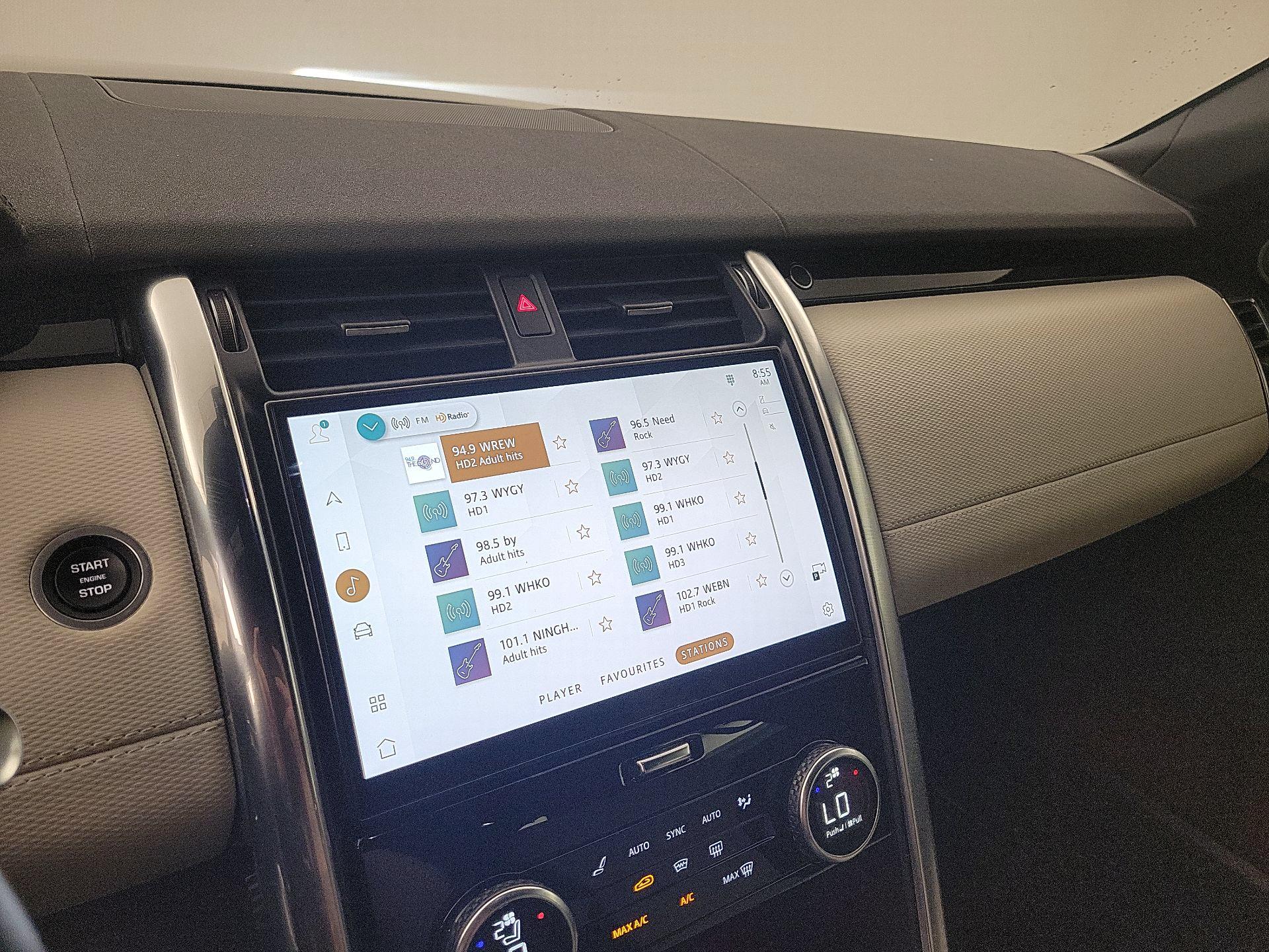 Thumbnail: 2021 Land Rover Discovery - 16