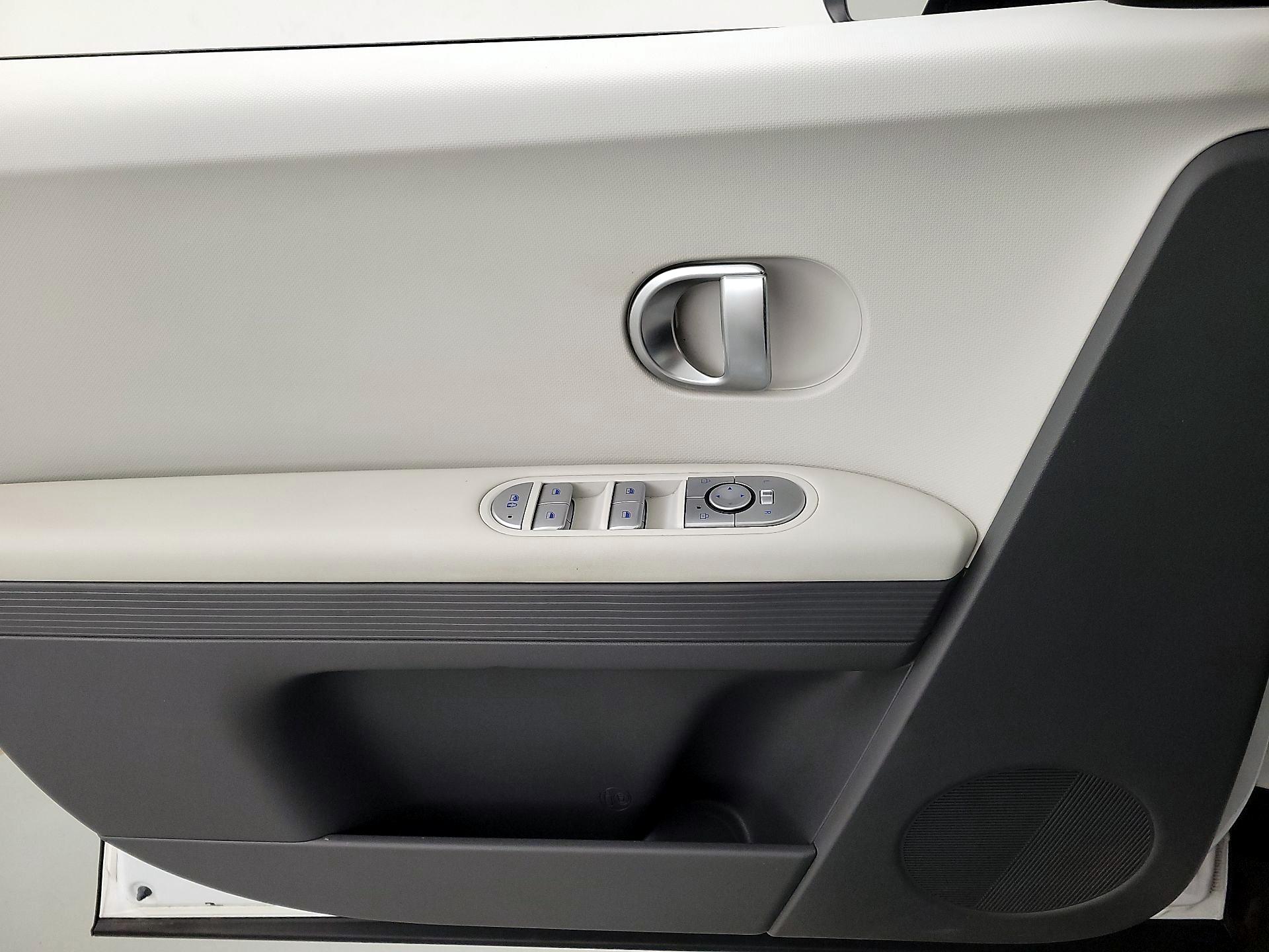 Thumbnail: 2022 Hyundai Ioniq 5 - 12