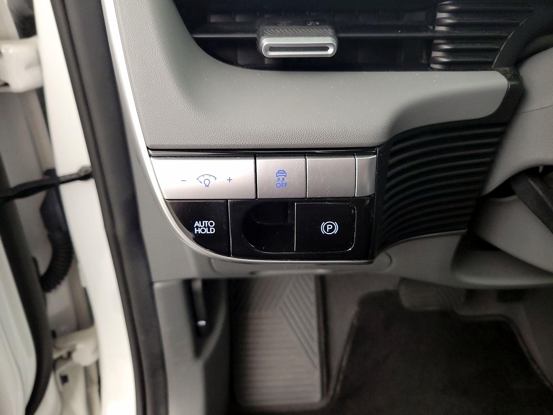 Thumbnail: 2022 Hyundai Ioniq 5 - 13
