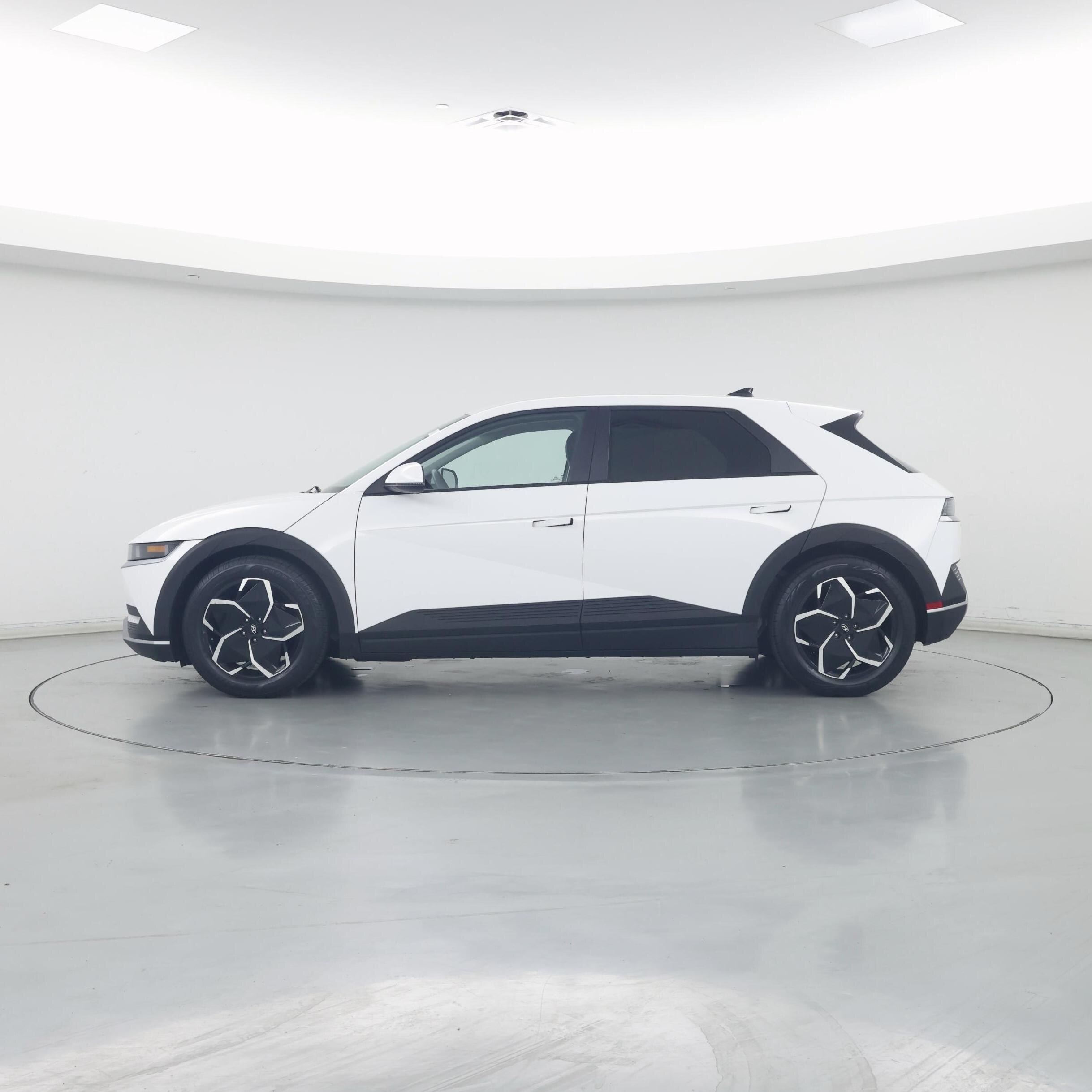 Thumbnail: 2022 Hyundai Ioniq 5 - 3