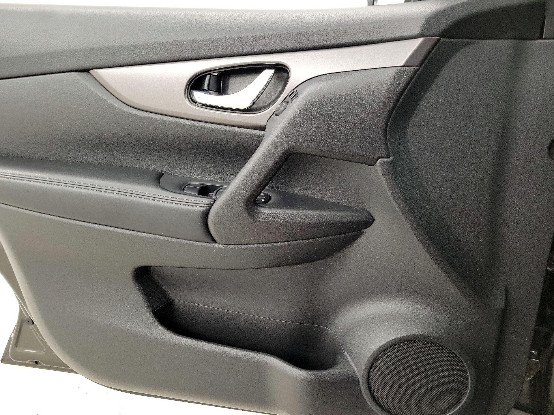Thumbnail: 2015 Nissan Rogue - 12