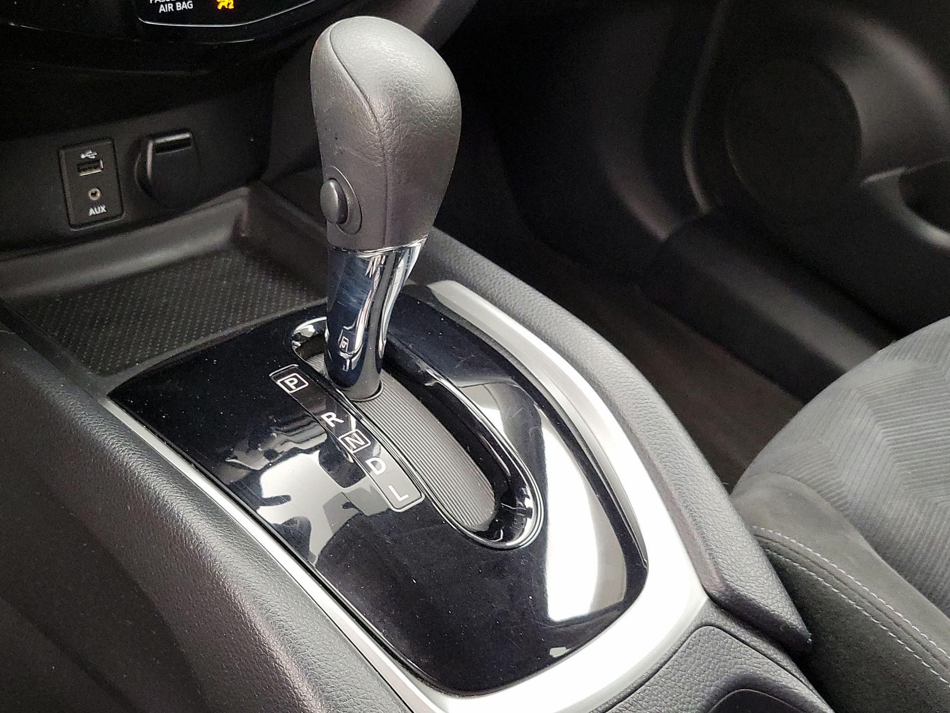 Thumbnail: 2015 Nissan Rogue - 17