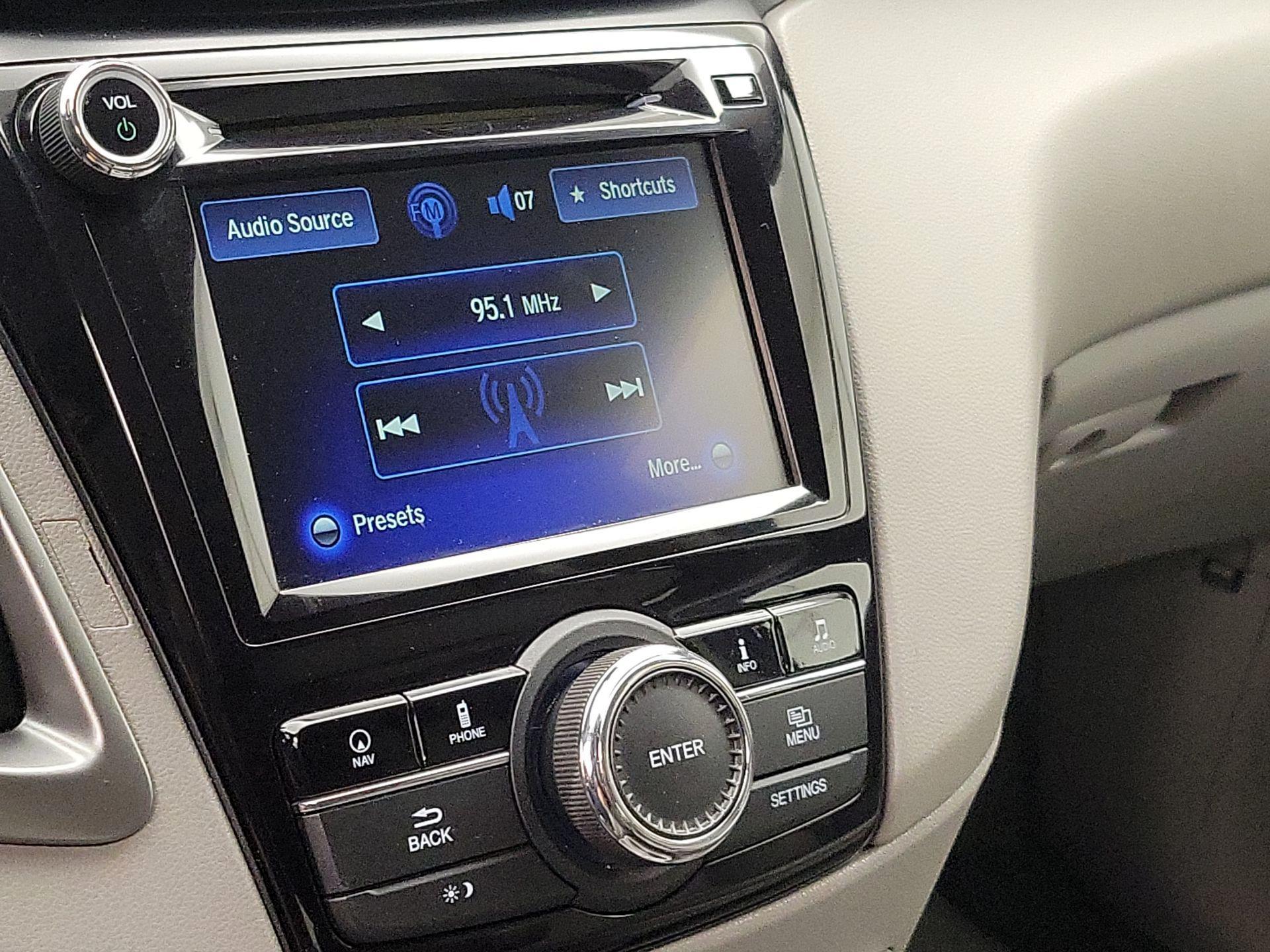 Thumbnail: 2015 Honda Odyssey - 16