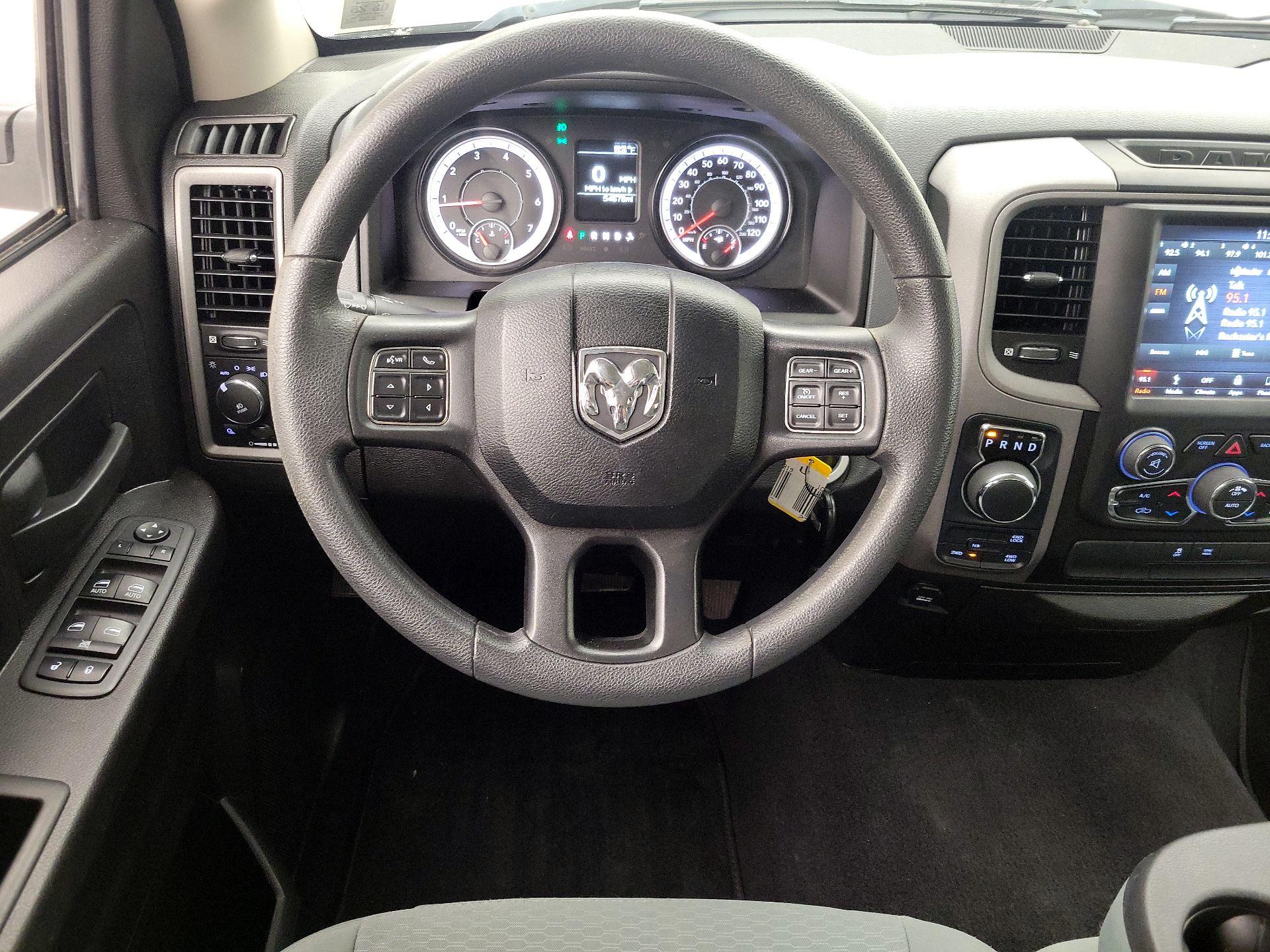 Thumbnail: 2019 RAM 1500 Classic - 10