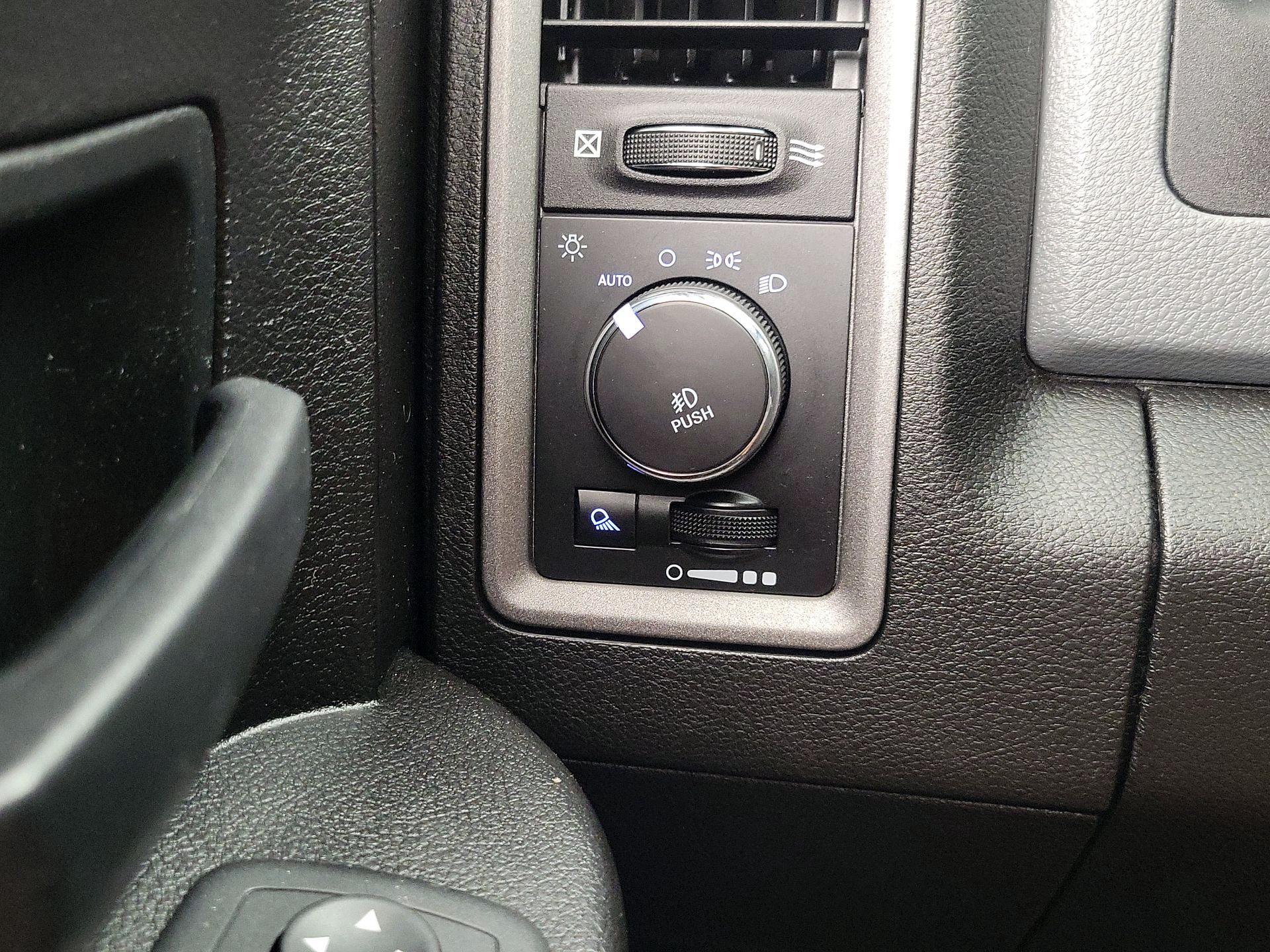 Thumbnail: 2019 RAM 1500 Classic - 13