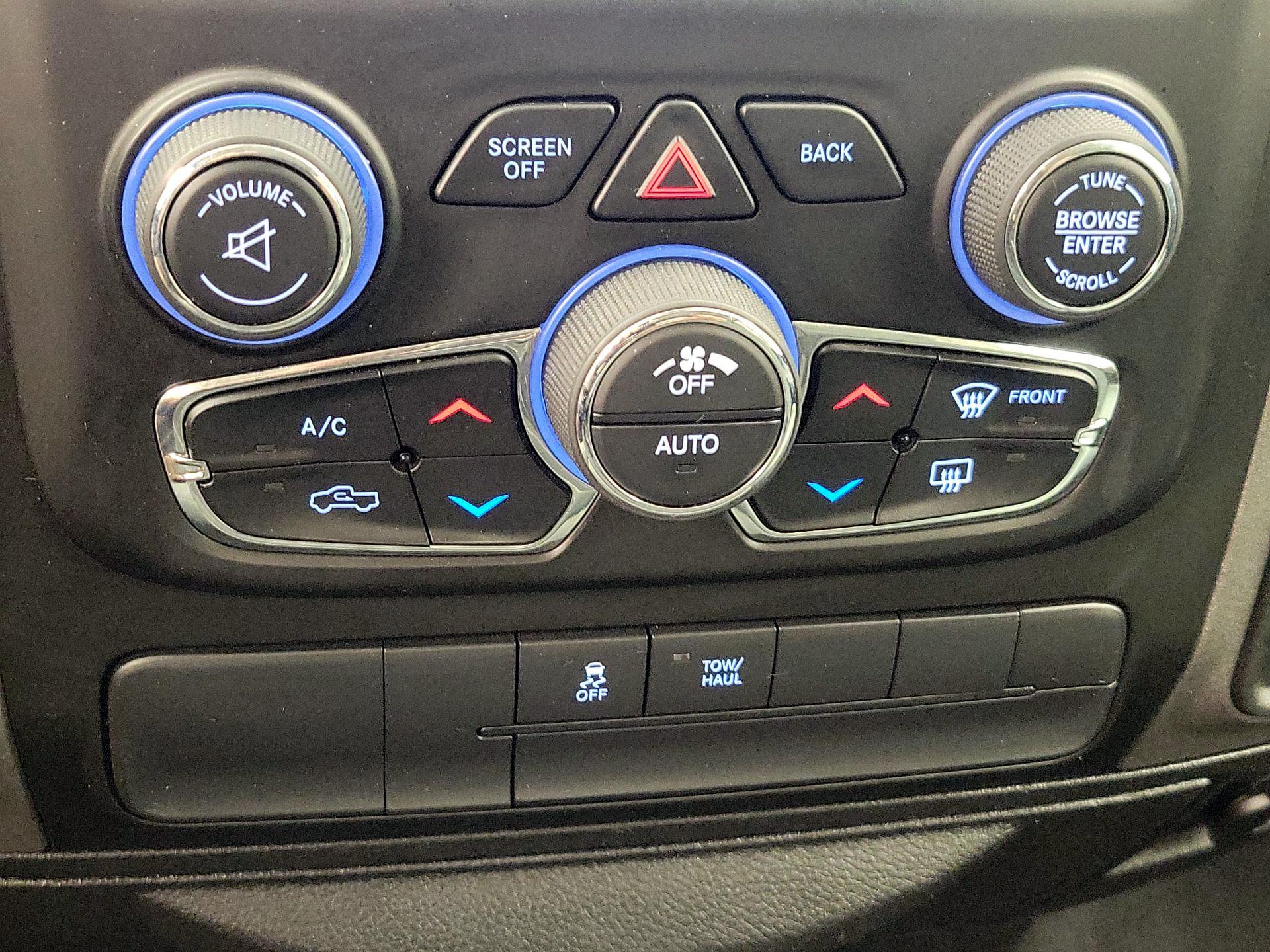 Thumbnail: 2019 RAM 1500 Classic - 16