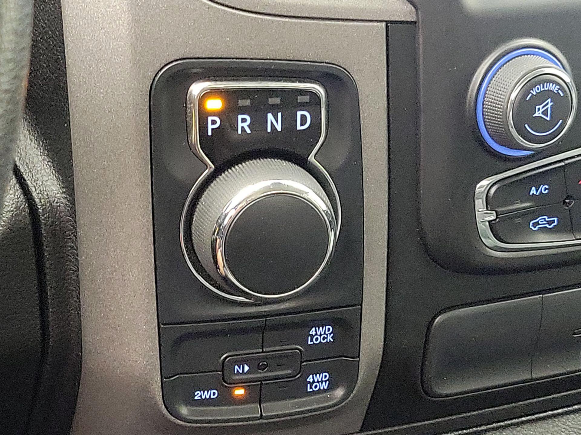 Thumbnail: 2019 RAM 1500 Classic - 17