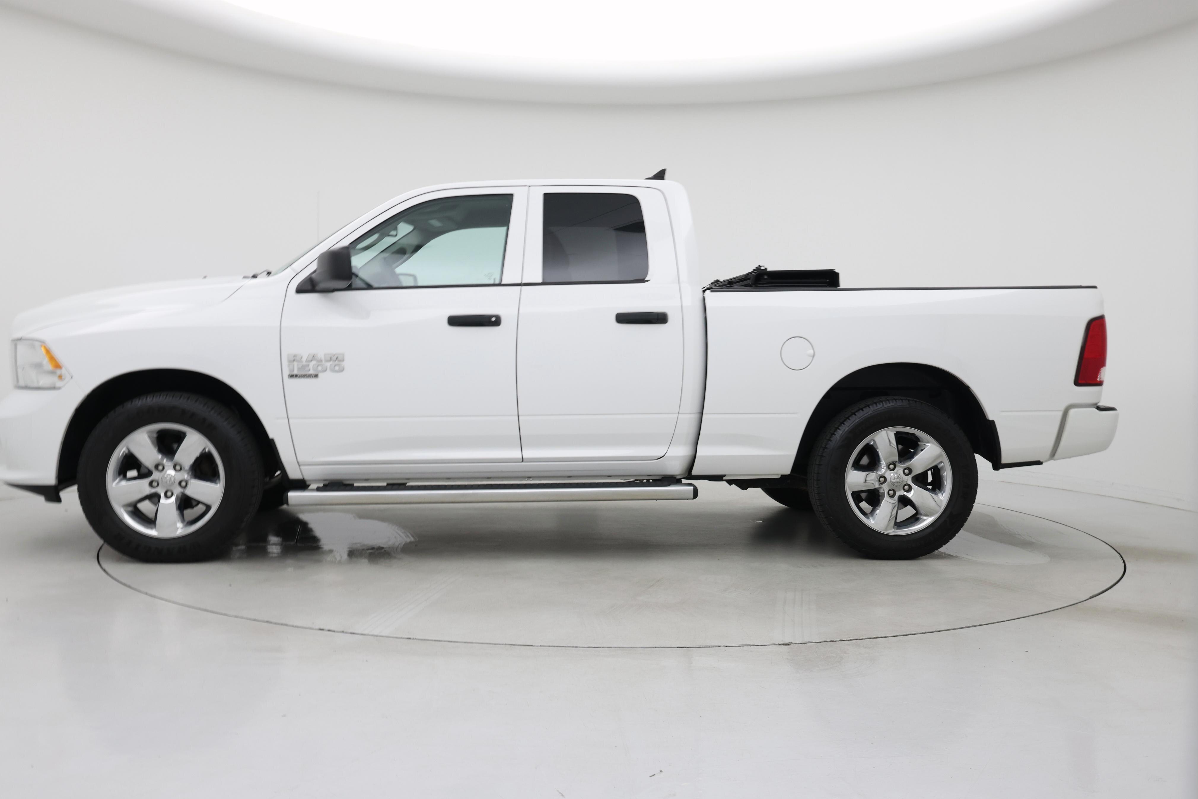 Thumbnail: 2019 RAM 1500 Classic - 3