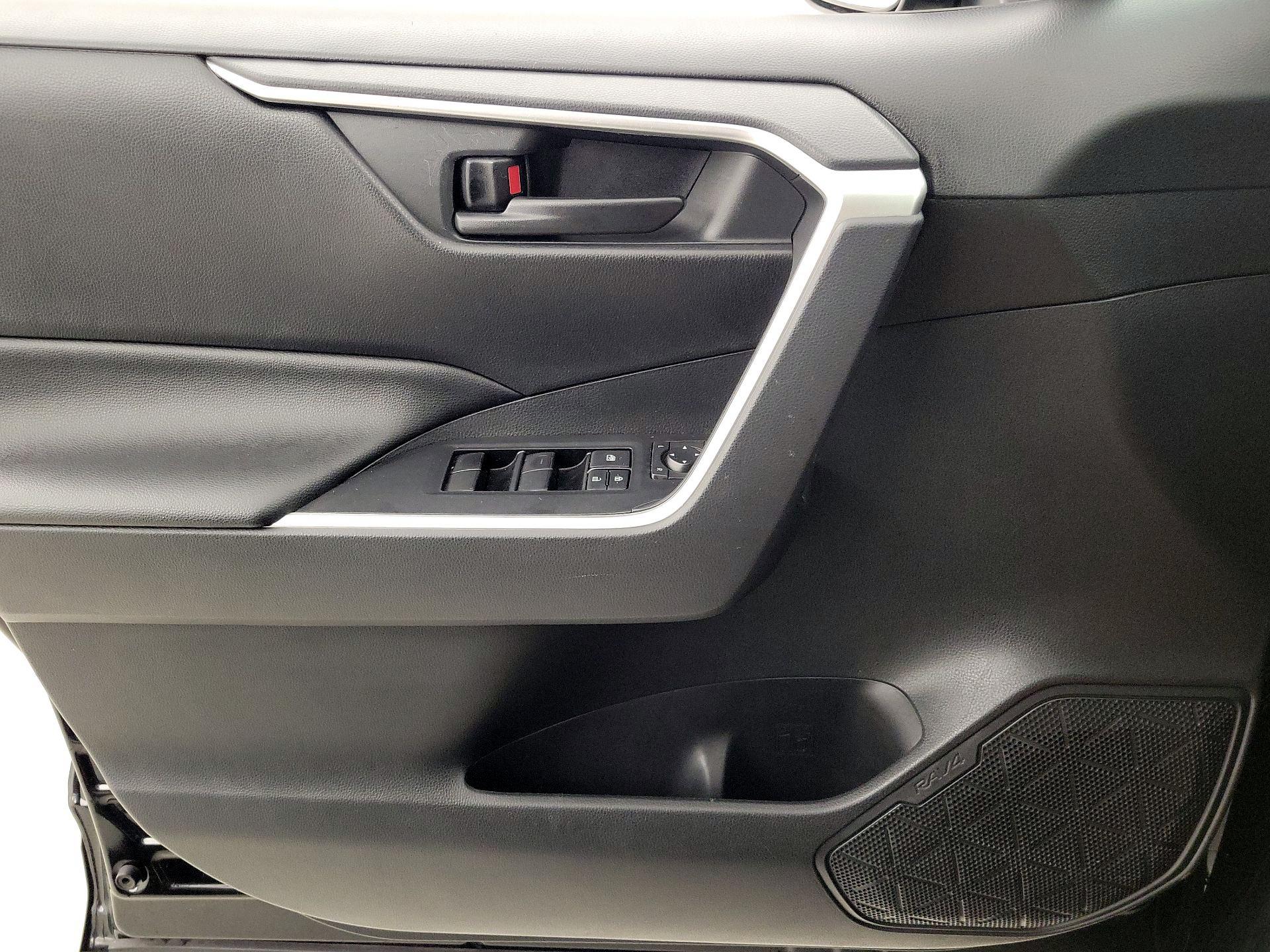 Thumbnail: 2019 Toyota RAV4 - 12