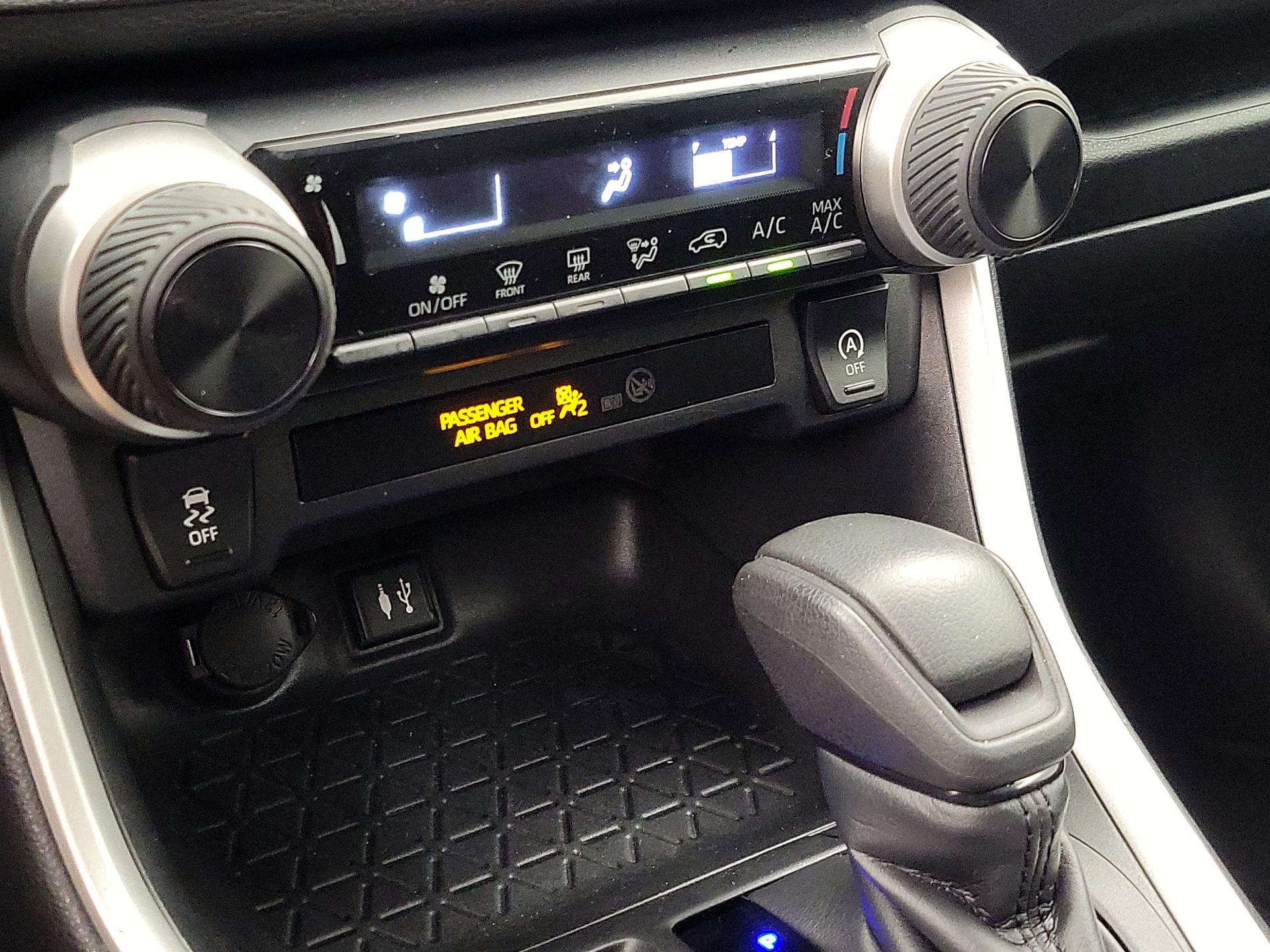 Thumbnail: 2019 Toyota RAV4 - 16