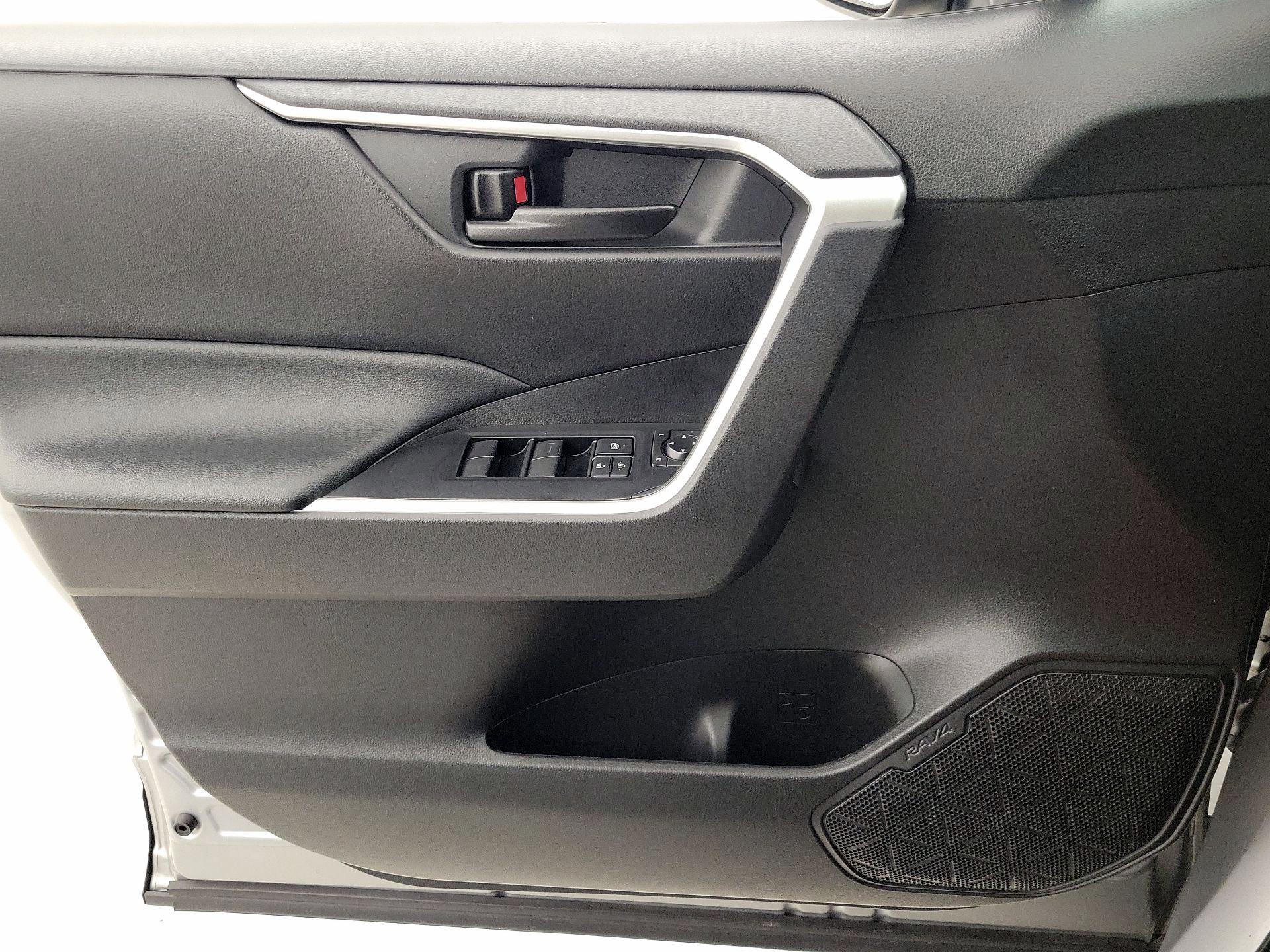 Thumbnail: 2022 Toyota RAV4 - 12