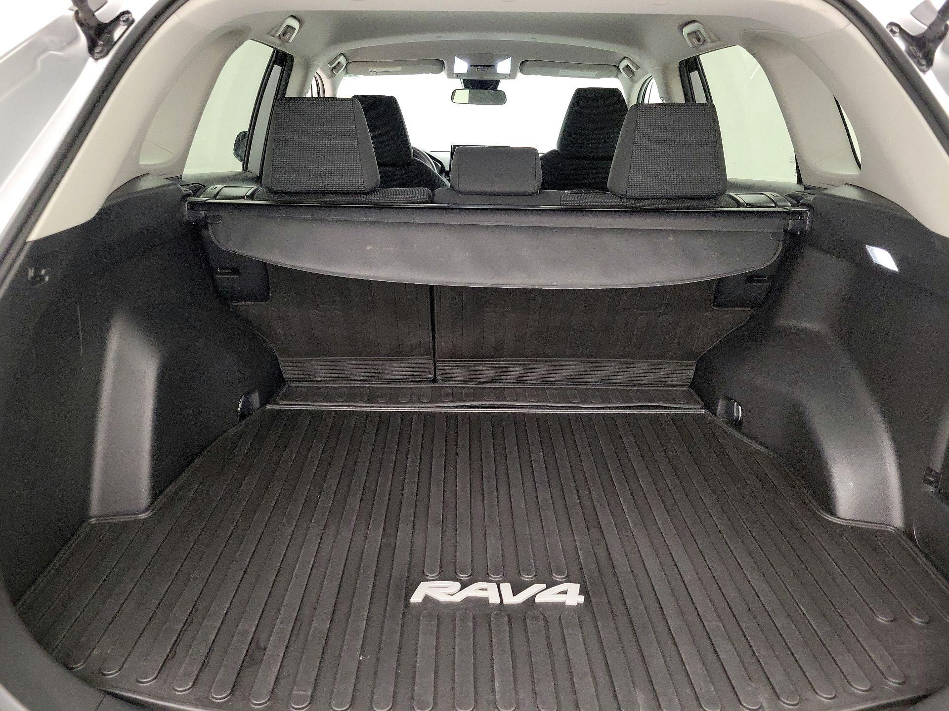 Thumbnail: 2022 Toyota RAV4 - 20