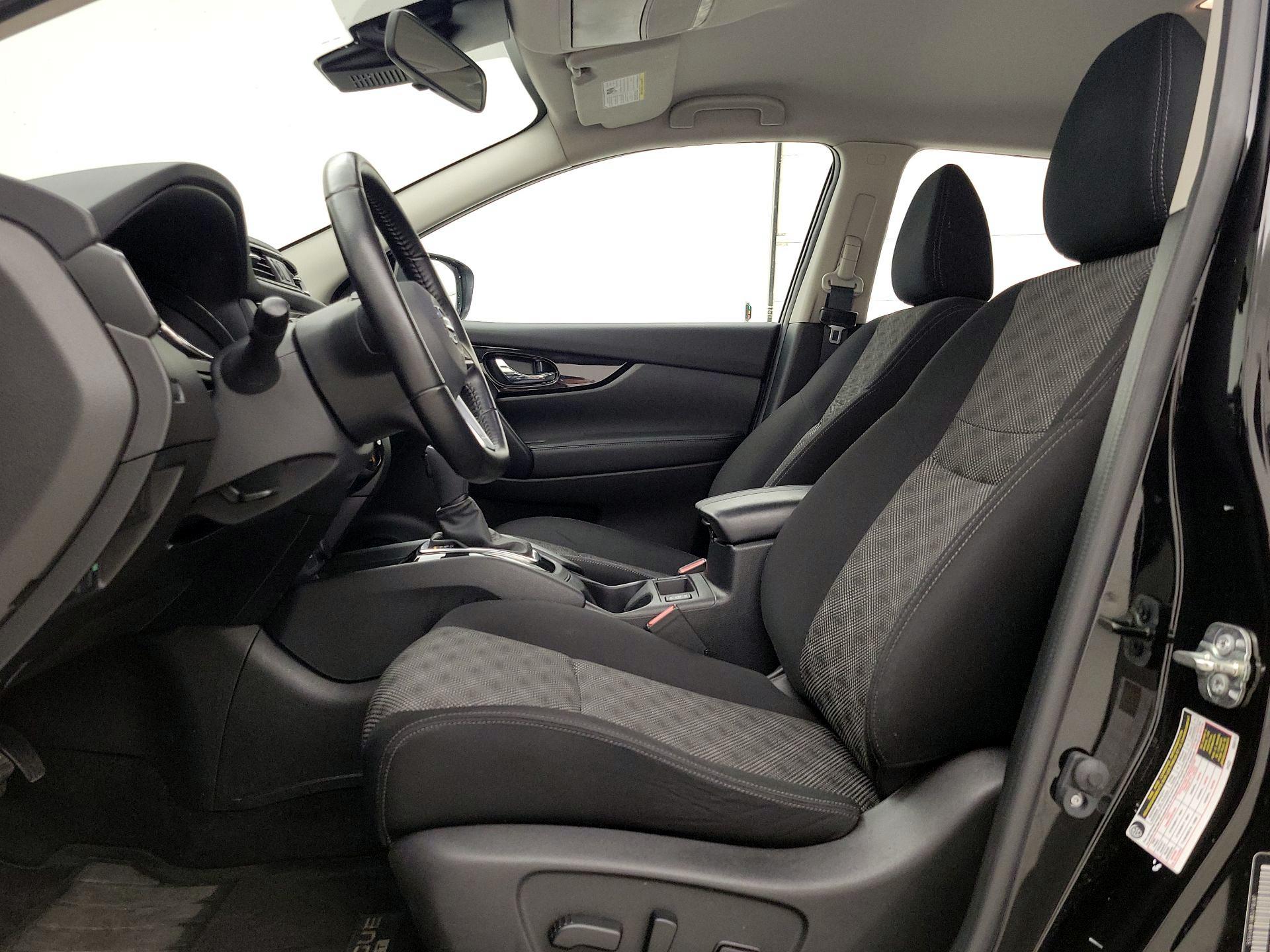 Thumbnail: 2020 Nissan Rogue Sport - 11