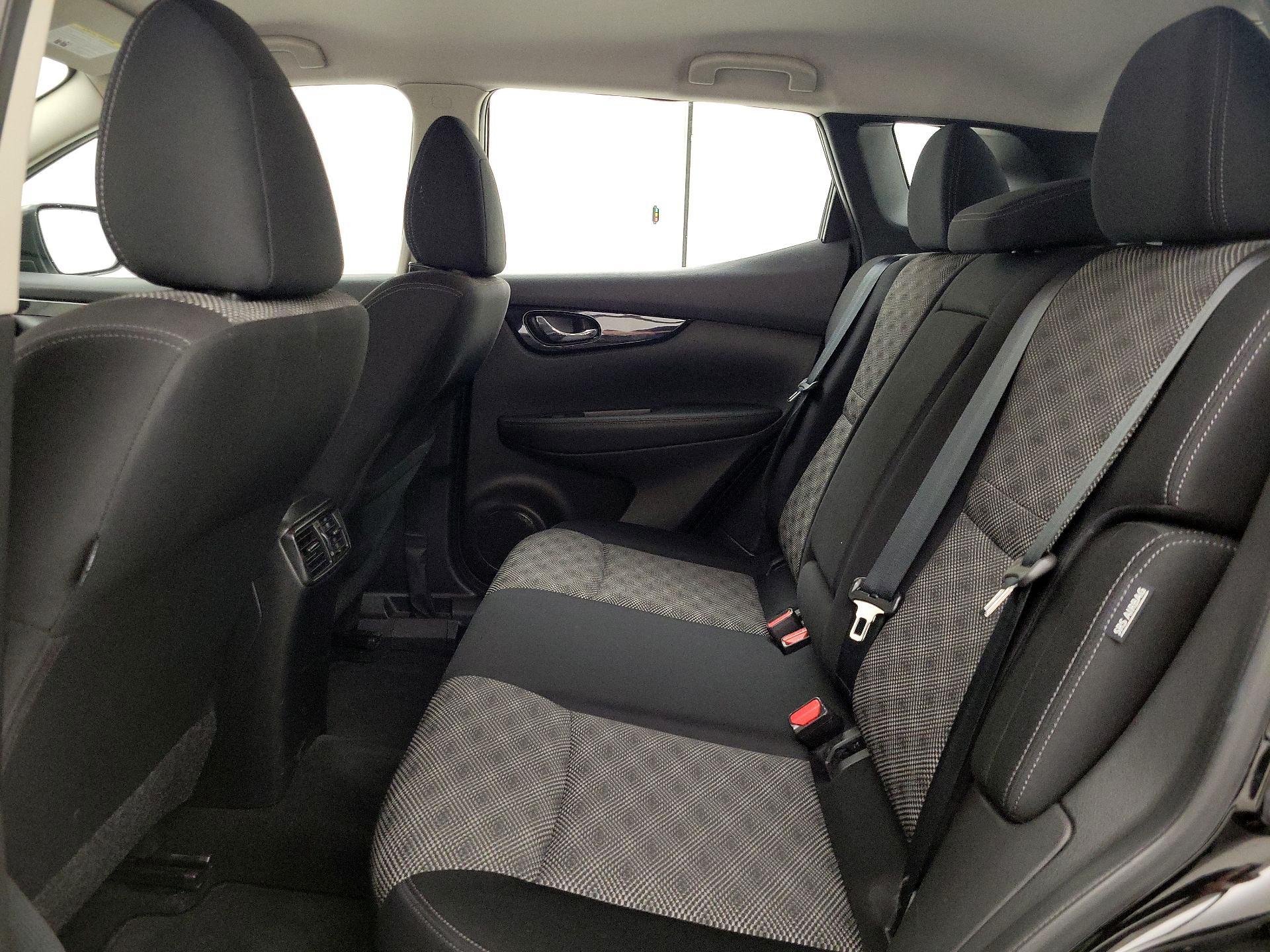 Thumbnail: 2020 Nissan Rogue Sport - 19