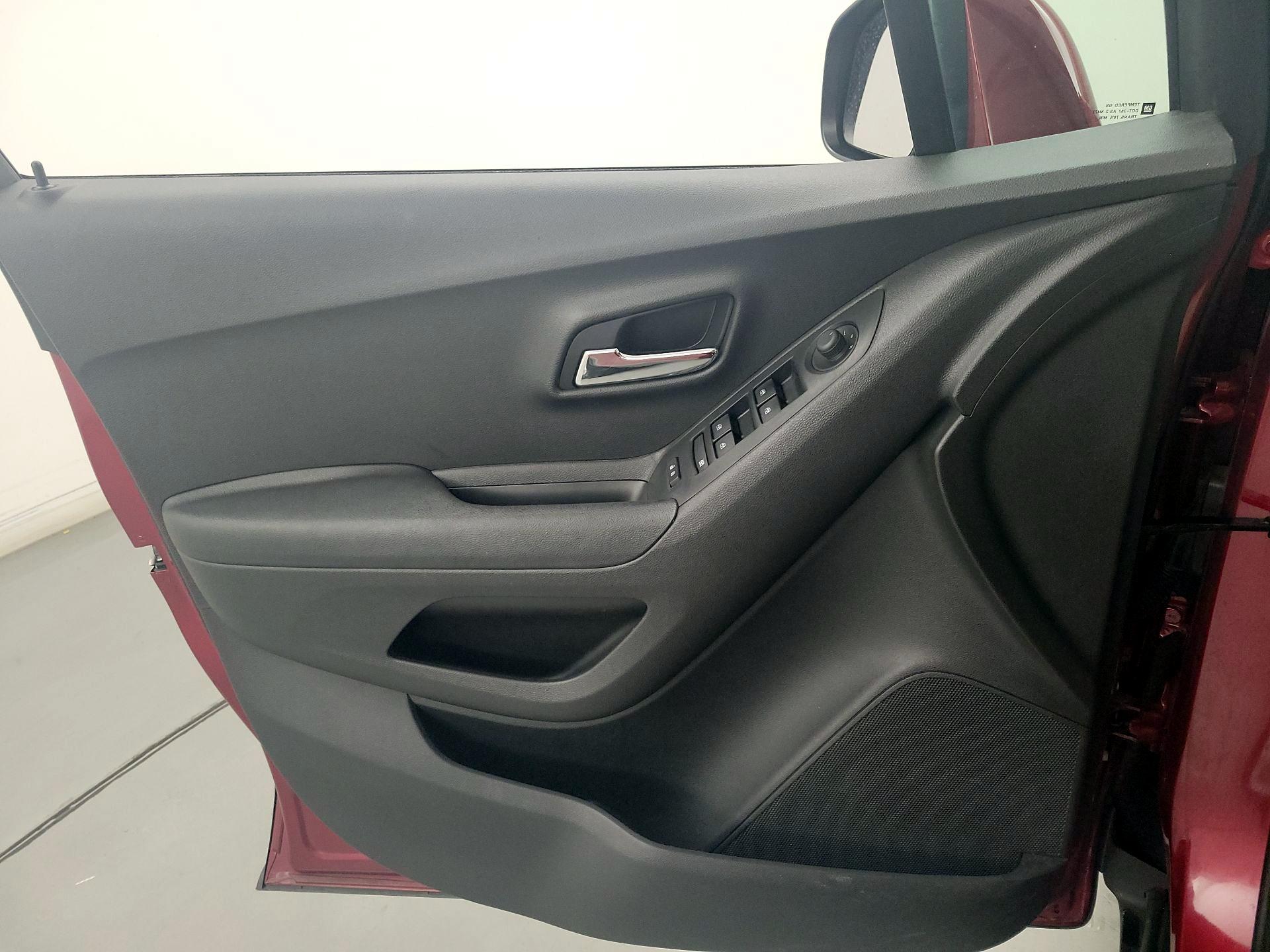 Thumbnail: 2020 Chevrolet Trax - 12