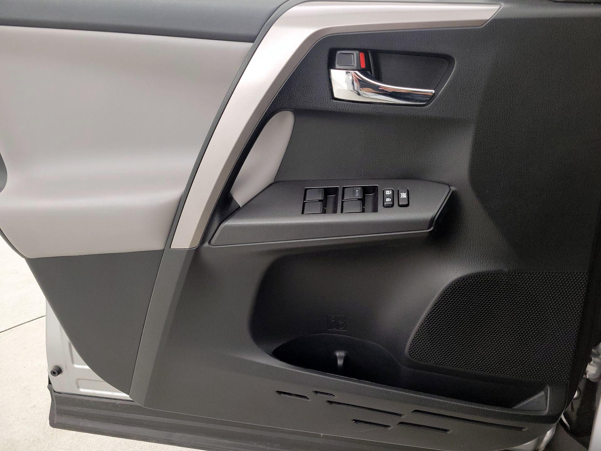Thumbnail: 2018 Toyota RAV4 - 12