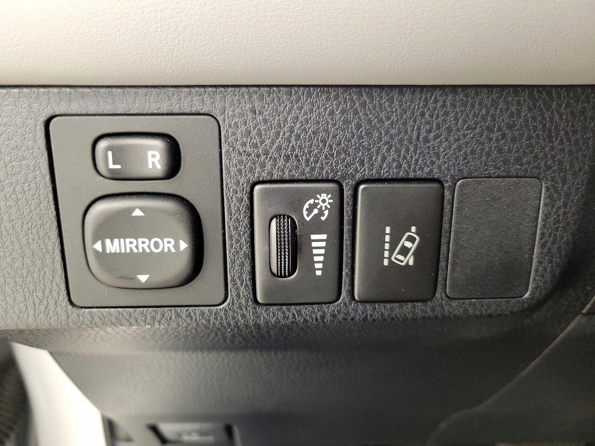 Thumbnail: 2018 Toyota RAV4 - 13