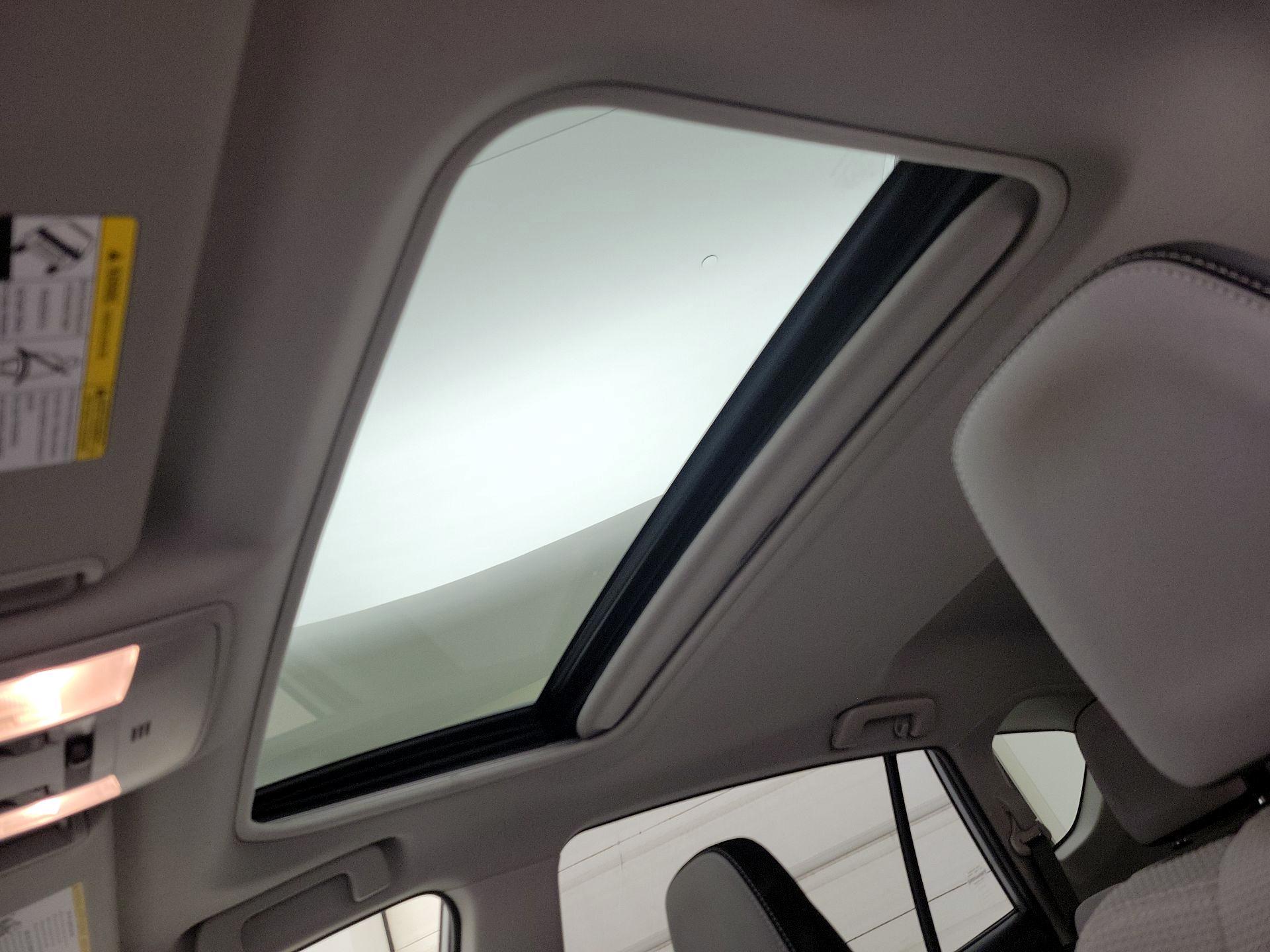 Thumbnail: 2018 Toyota RAV4 - 19