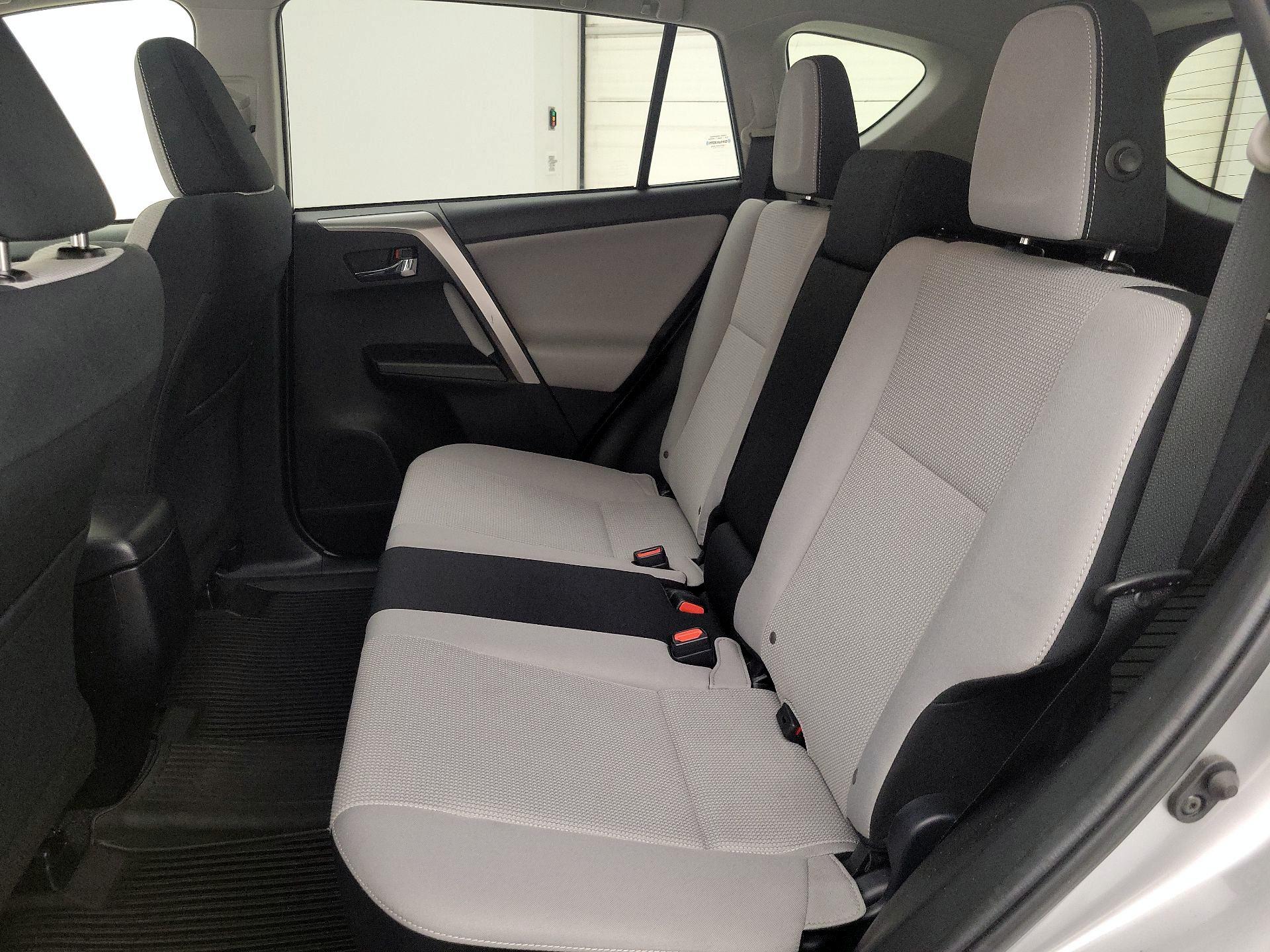 Thumbnail: 2018 Toyota RAV4 - 20