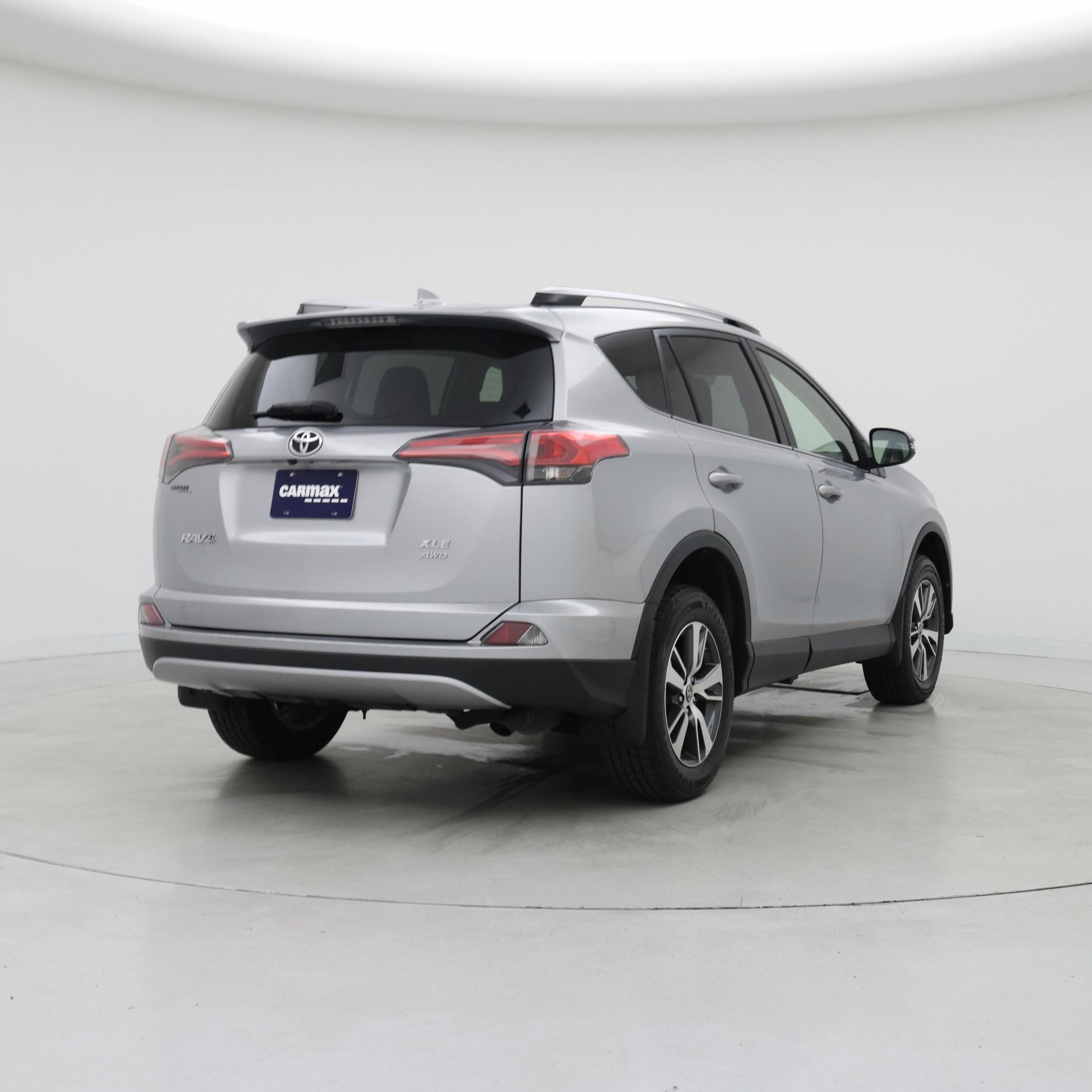 Thumbnail: 2018 Toyota RAV4 - 8