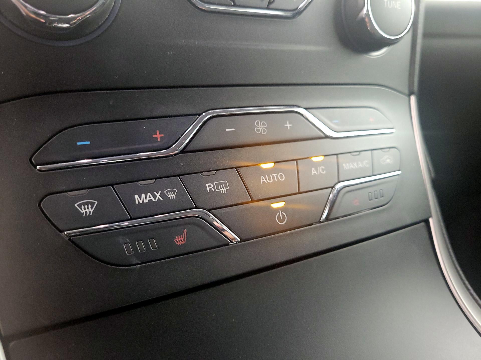Thumbnail: 2019 Ford Edge - 16