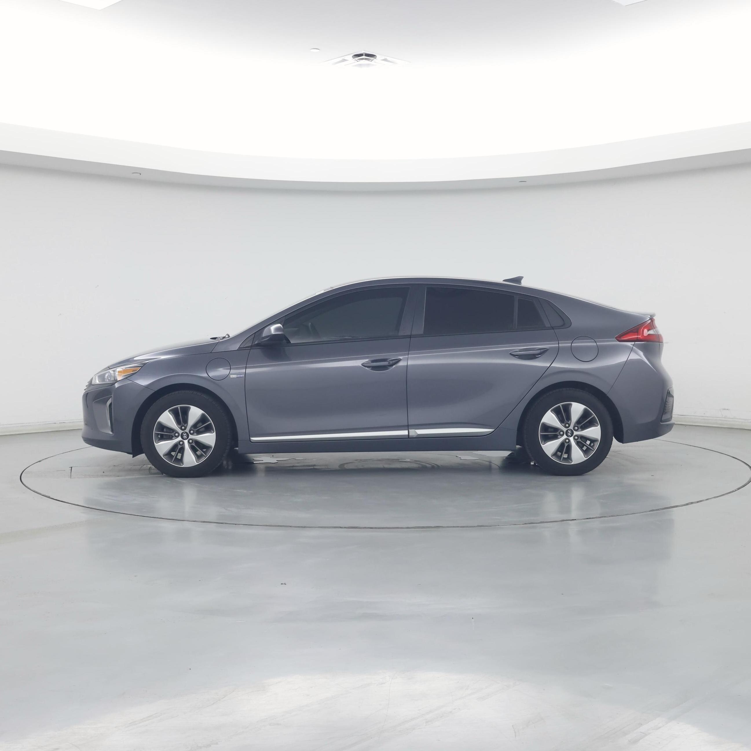 Thumbnail: 2019 Hyundai Ioniq - 3