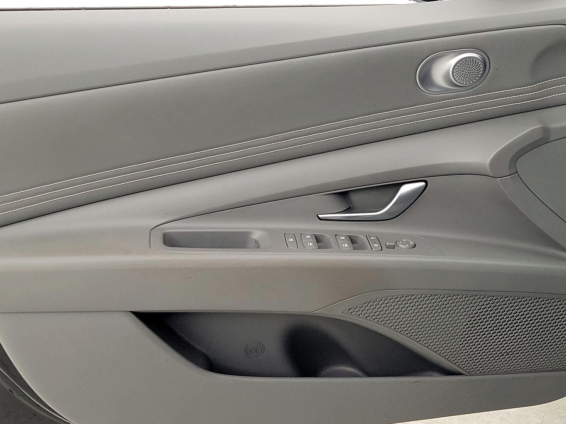 Thumbnail: 2022 Hyundai Elantra - 12