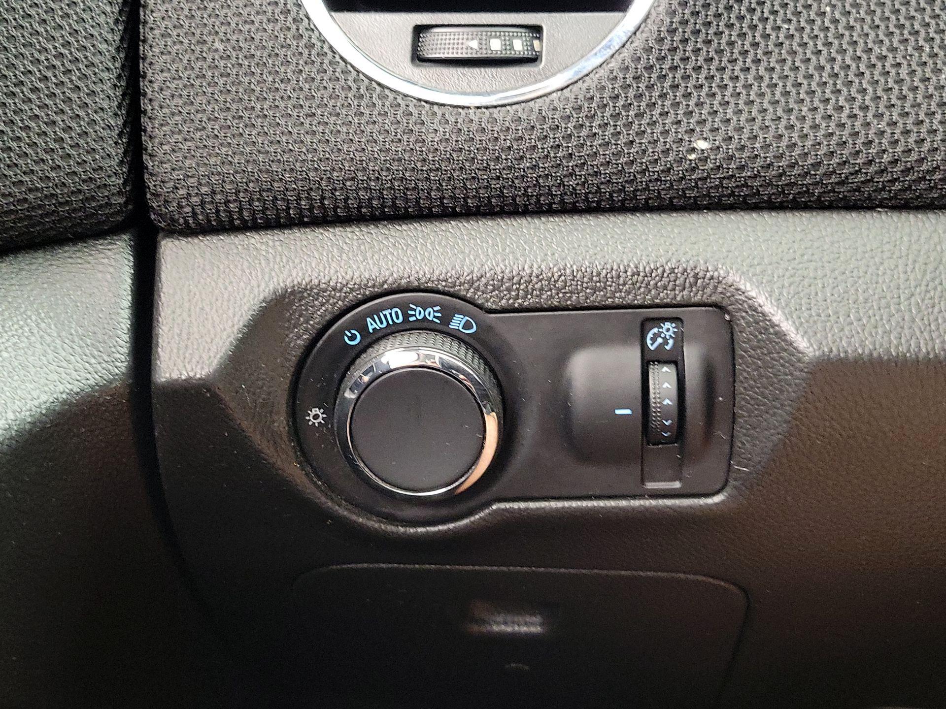 Thumbnail: 2014 Chevrolet Cruze - 13
