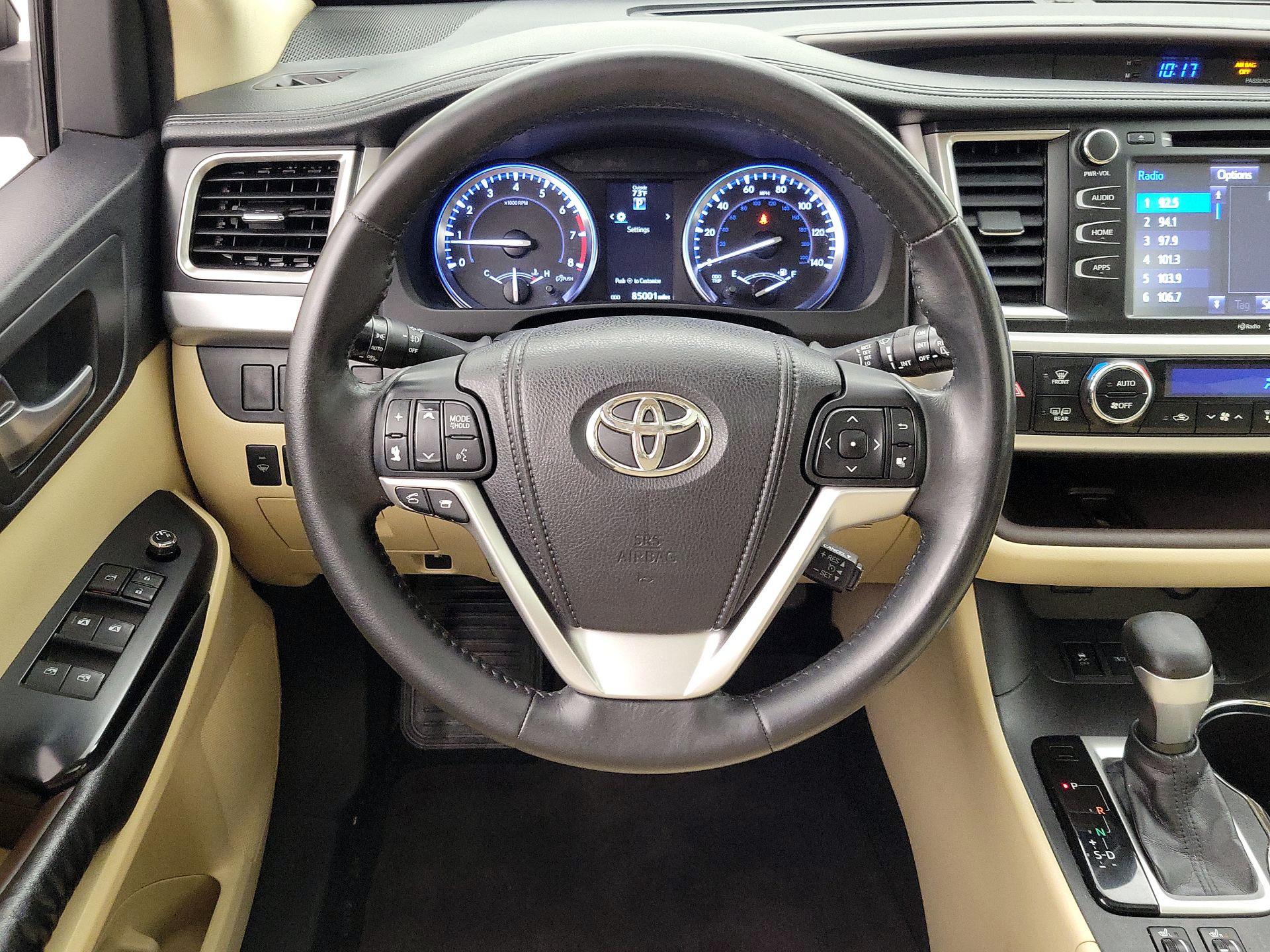 Thumbnail: 2015 Toyota Highlander - 10