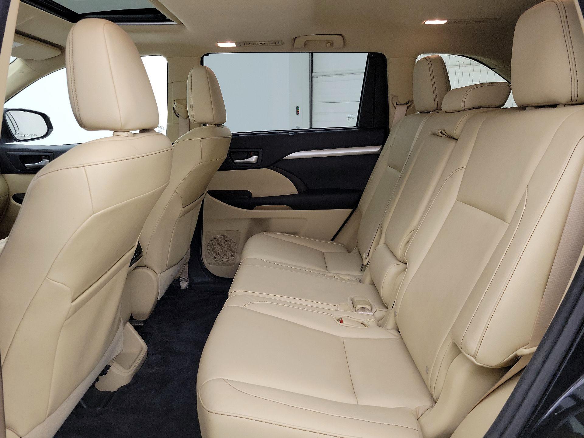 Thumbnail: 2015 Toyota Highlander - 20