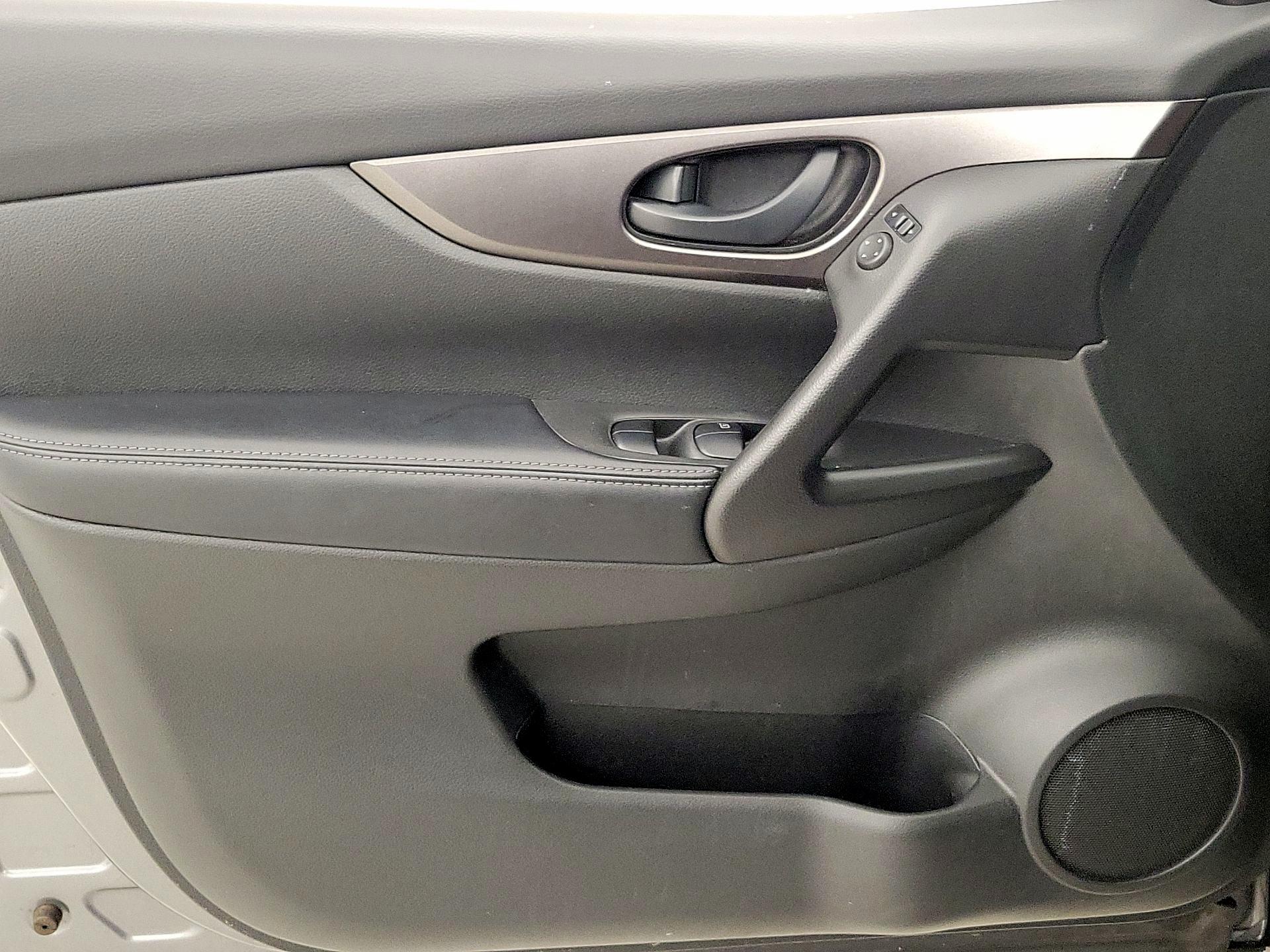 Thumbnail: 2019 Nissan Rogue Sport - 12