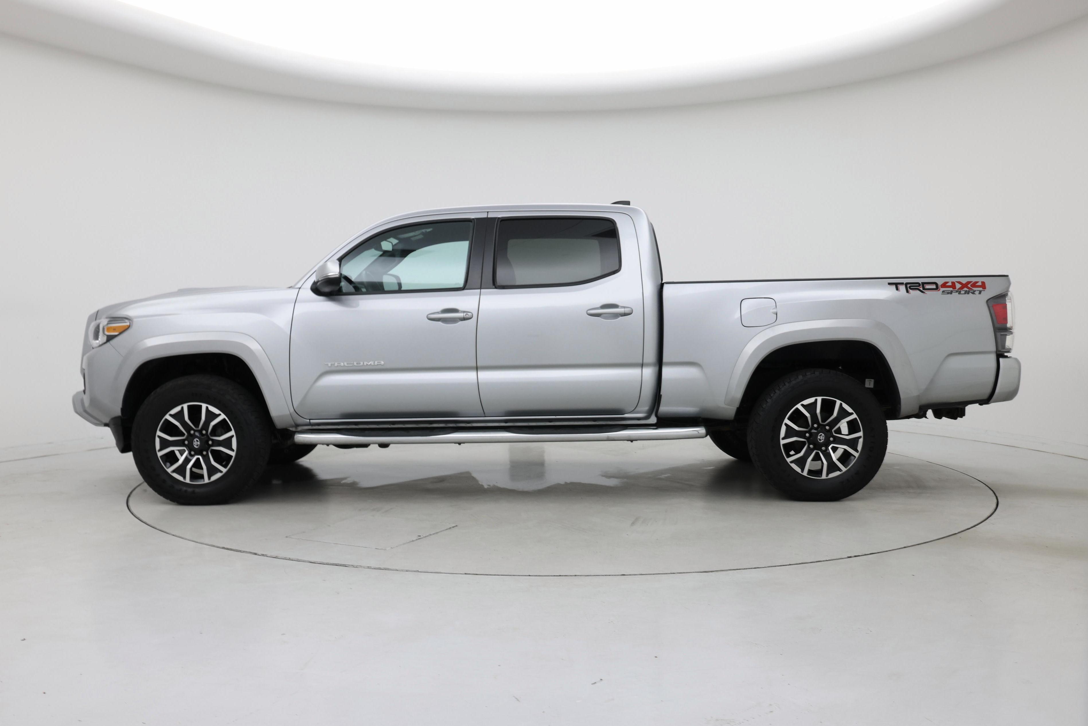 Thumbnail: 2022 Toyota Tacoma - 3