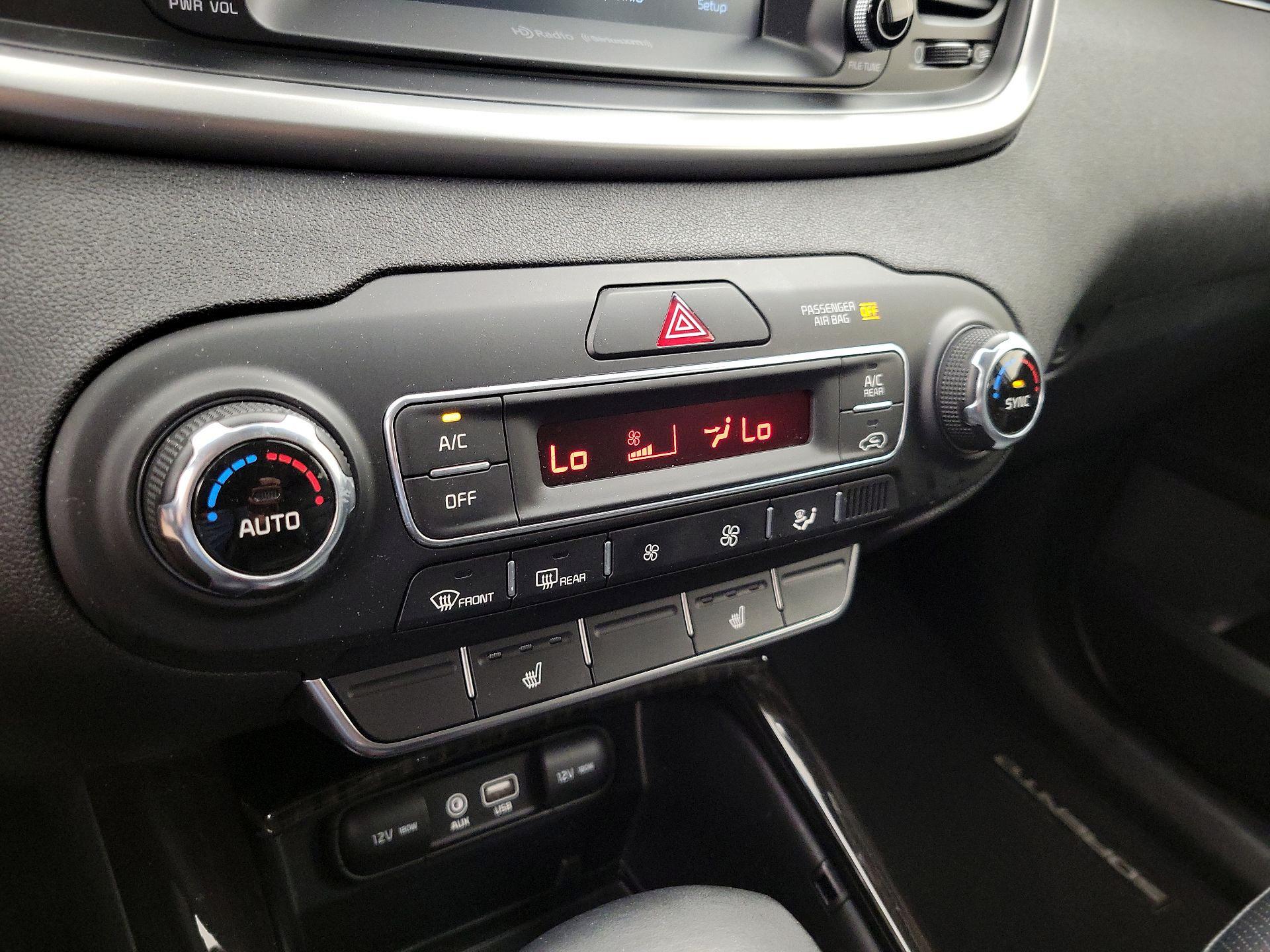 Thumbnail: 2019 Kia Sorento - 16
