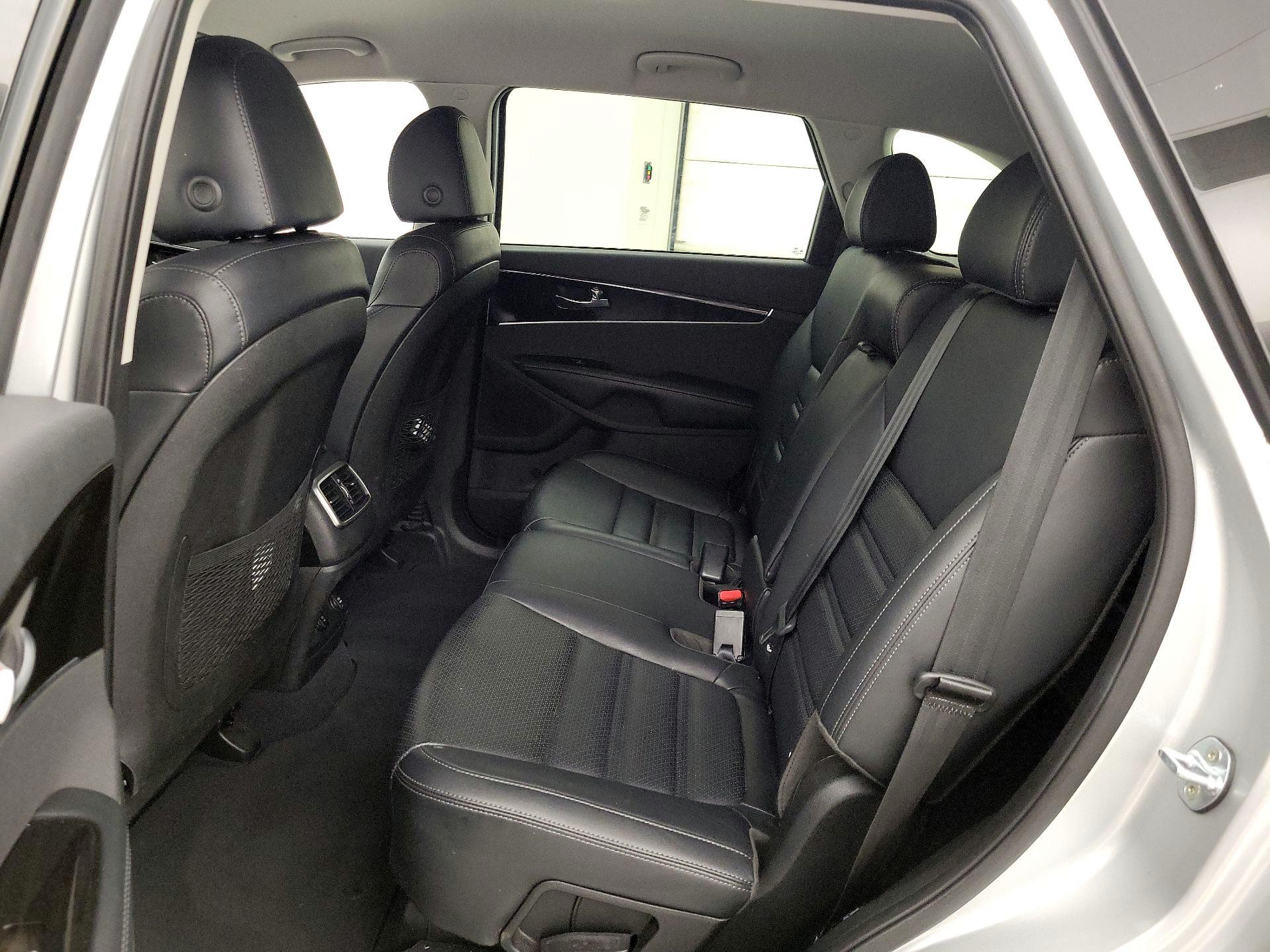 Thumbnail: 2019 Kia Sorento - 19