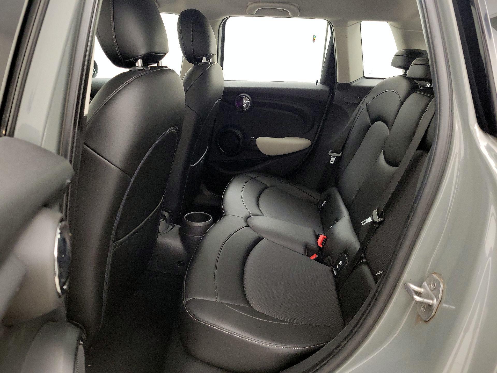 Thumbnail: 2016 MINI Cooper Hardtop - 18