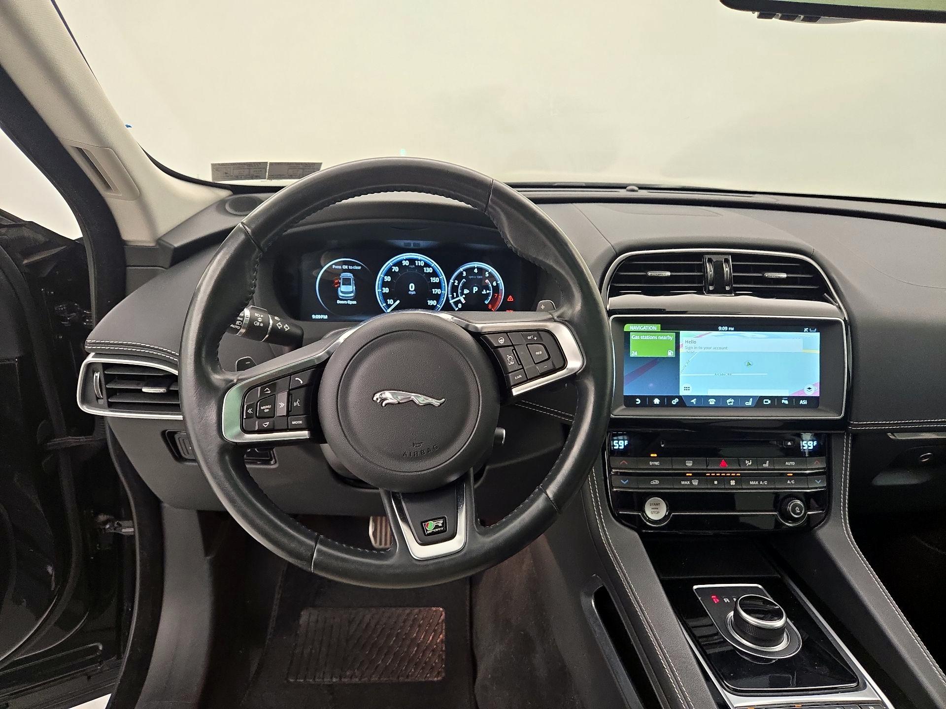 Thumbnail: 2017 Jaguar F-Pace - 10