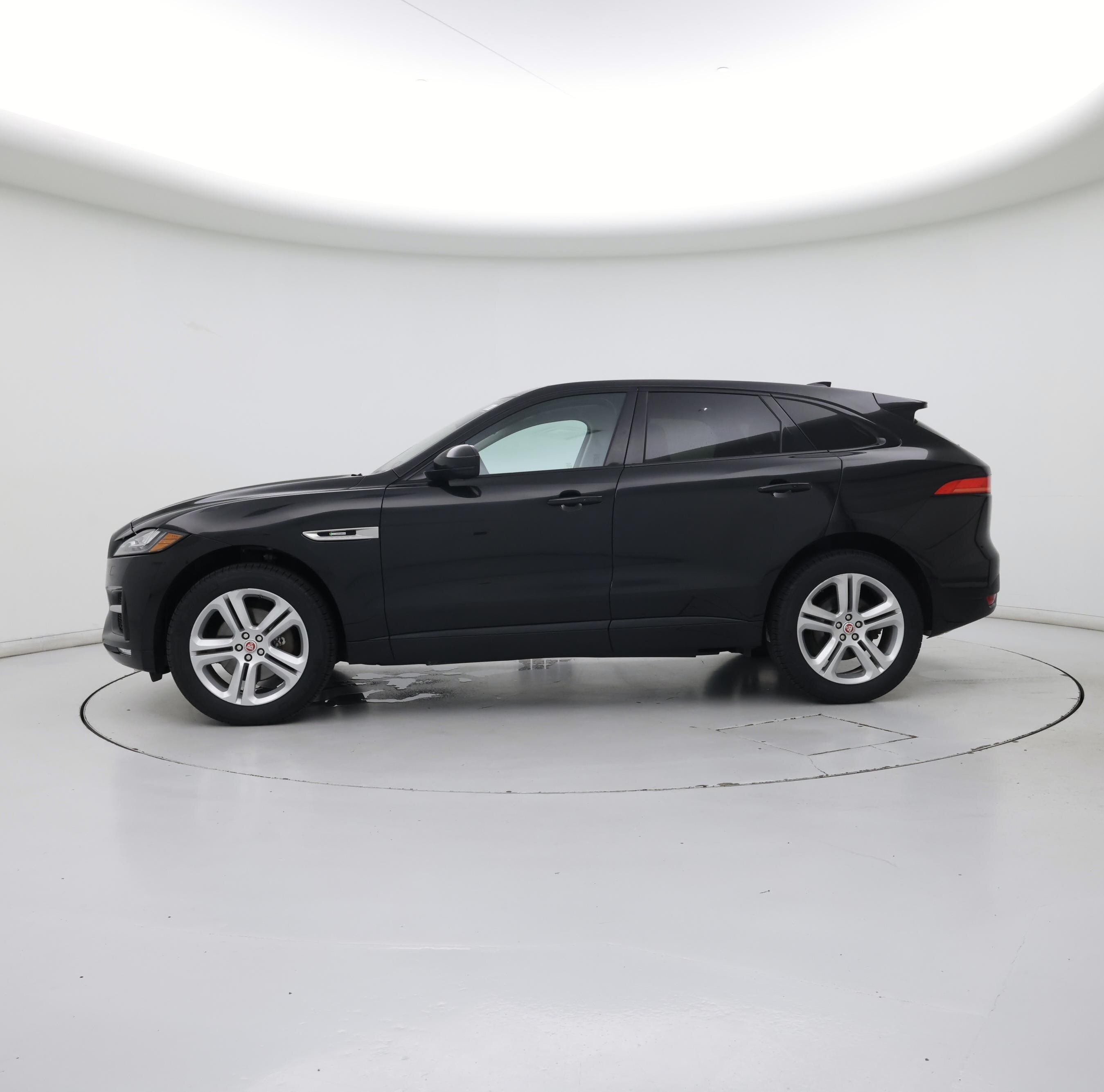 Thumbnail: 2017 Jaguar F-Pace - 3