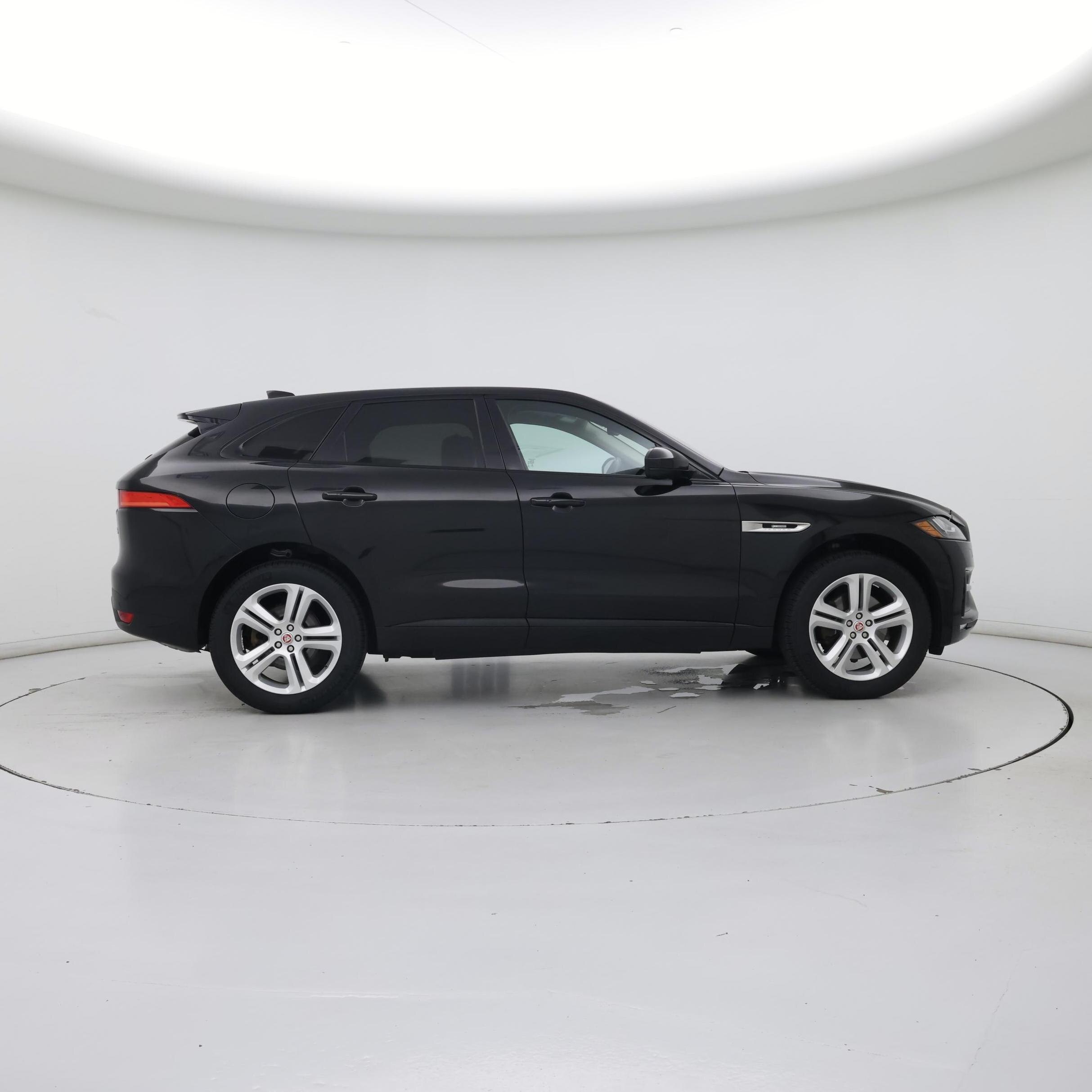 Thumbnail: 2017 Jaguar F-Pace - 7